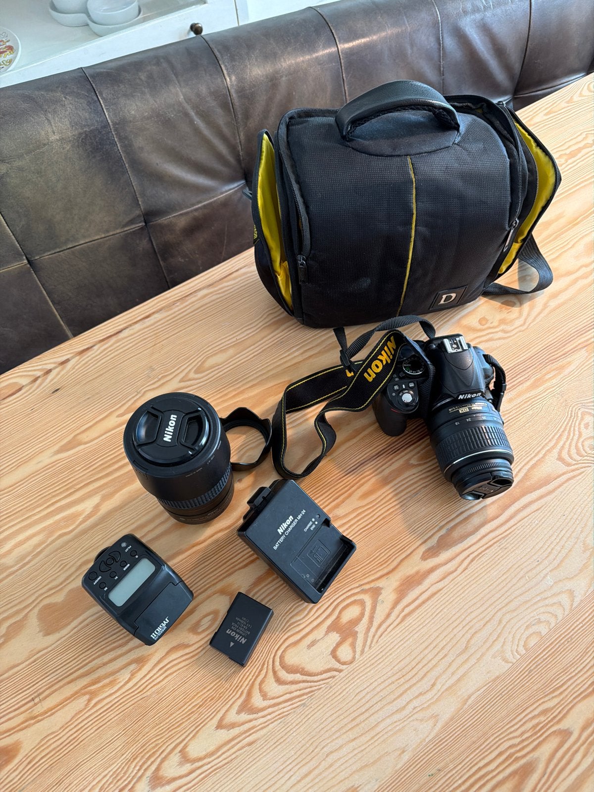 Nikon D3100 Spiegelreflexcamera met 2 lenzen en tas, Gebruikt, Spiegelreflex, Beeldstabilisatie, Ophalen of Verzenden