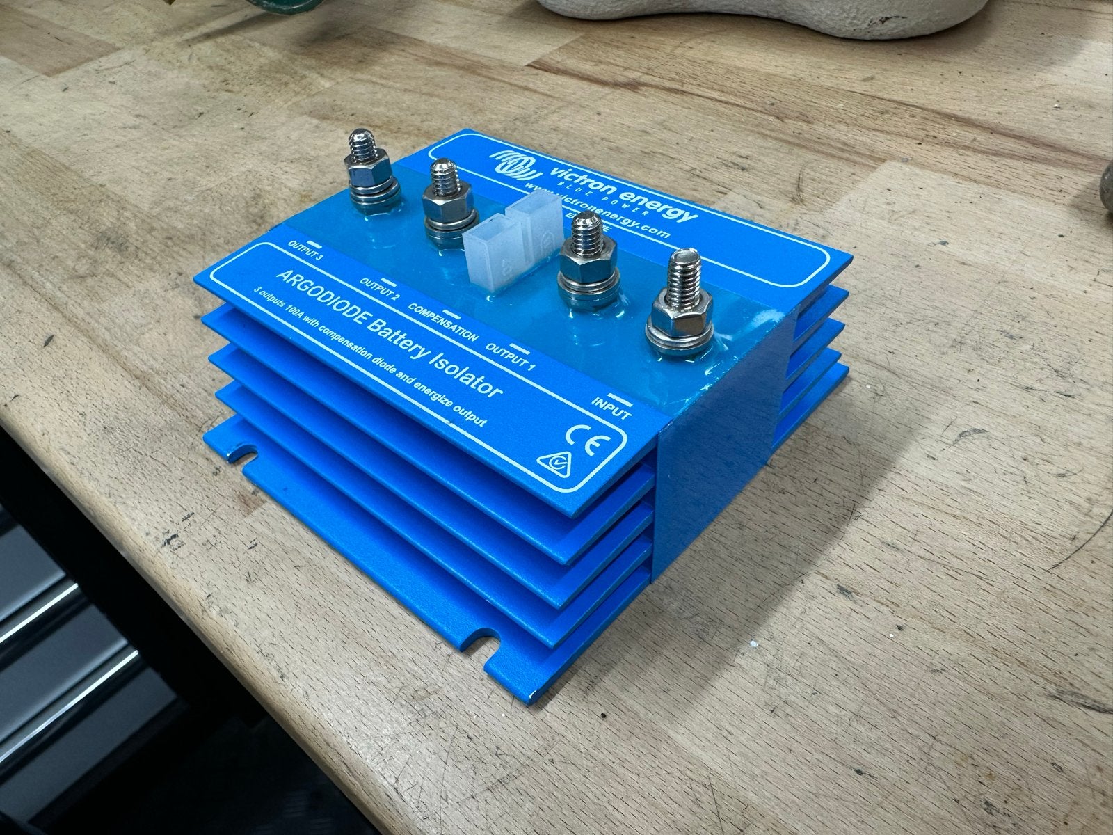 Victron Argodiode 100-3AC - Accu isolator - 3 uitgangen 100A, Ophalen of Verzenden, Zo goed als nieuw