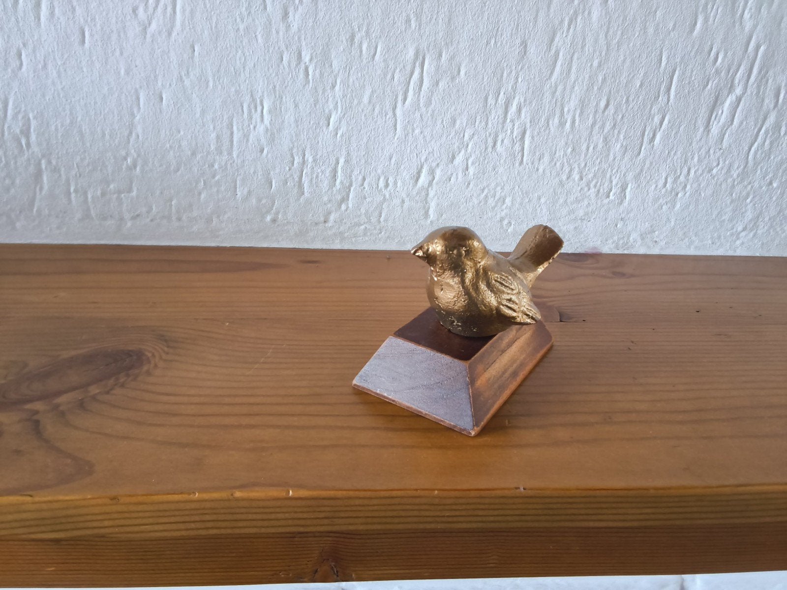 Decoratief goud gekleurde vogel op houten sokkel, Ophalen of Verzenden
