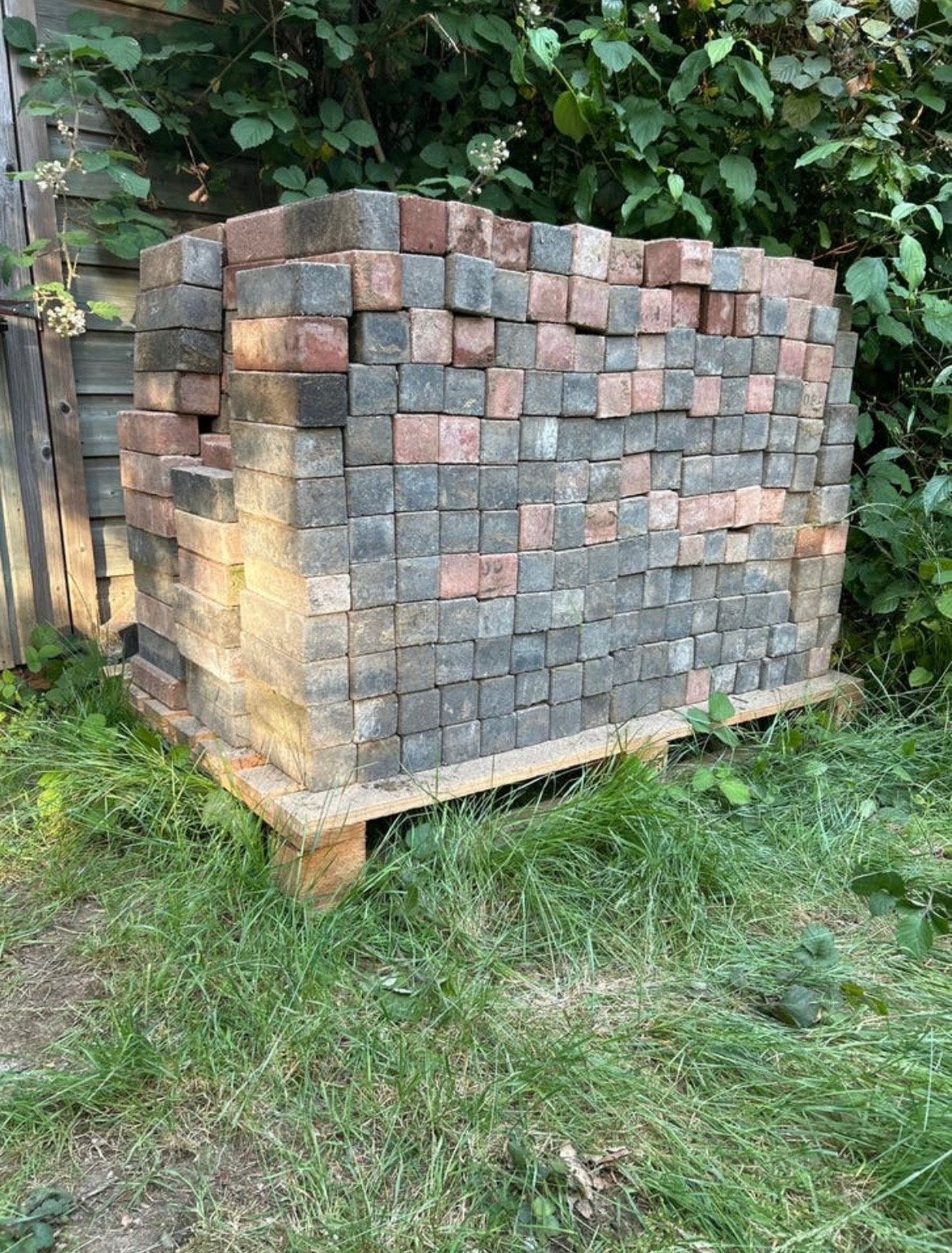 Pallet met Waaltjes / Klinkers - Diverse Gratis ophalen, Tuin en Terras, Ophalen, Overige materialen, Gebruikt, Klinkers