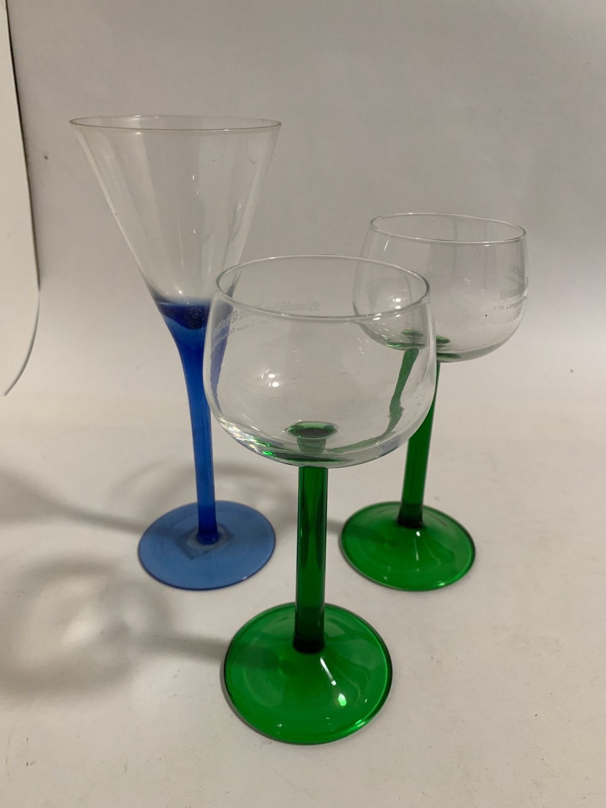 Set van 3 vintage glazen met gekleurde voet groen blauw, Antiek en Kunst, Antiek | Glas en Kristal, Ophalen