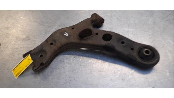 Draagarm rechts-voor van een Toyota Rav-4, Gebruikt, -, -, Ophalen of Verzenden