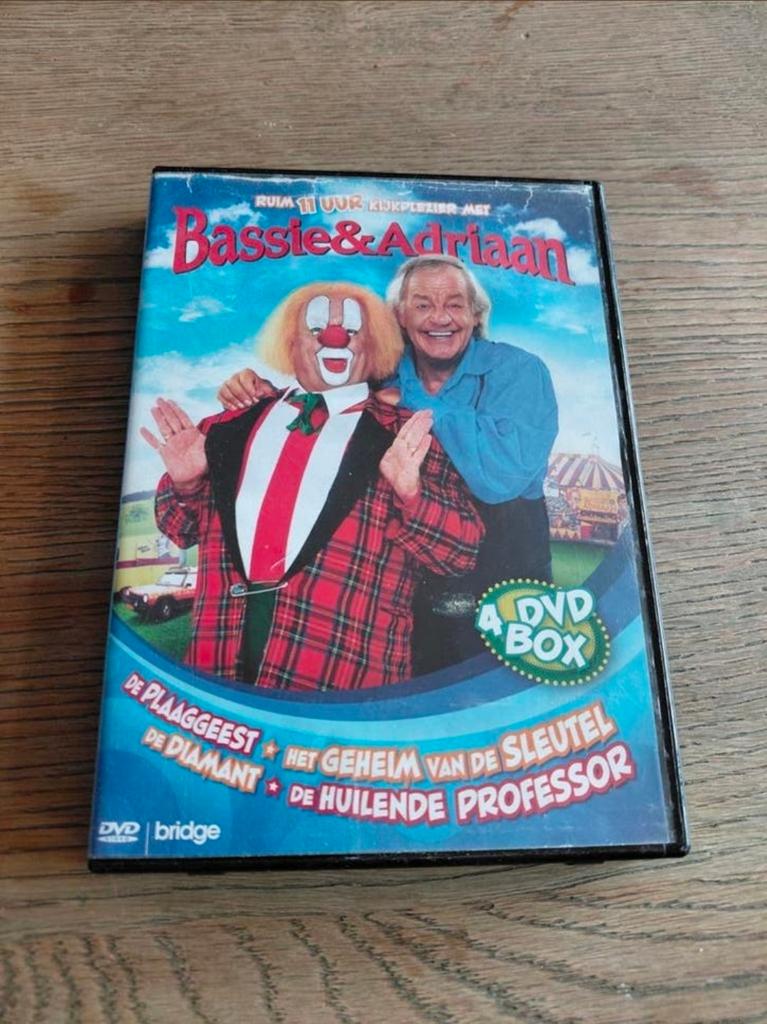 Bassie en Adriaan 4DVD BOX met flyer.
Ruim 11 uur., Cd's en Dvd's, Avontuur, Gebruikt, Alle leeftijden, Boxset