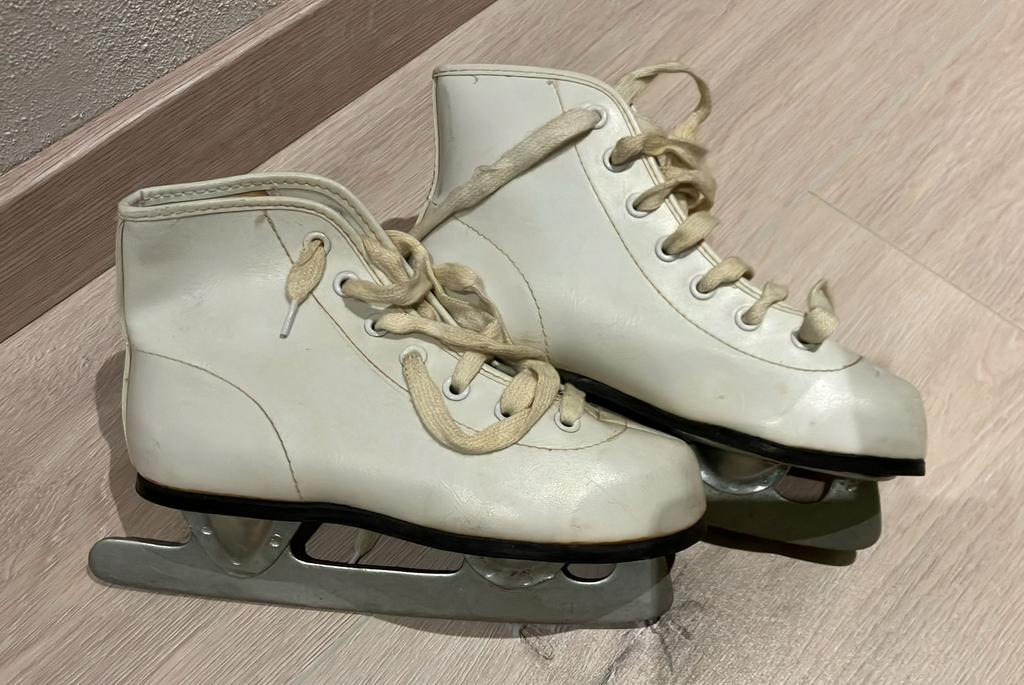 Kinderschaatsen wit maat 28 29 of 30 - 20 cm - 5 EURO, Sport en Fitness, Schaatsen, Ophalen of Verzenden, Gebruikt, Kunstschaatsen