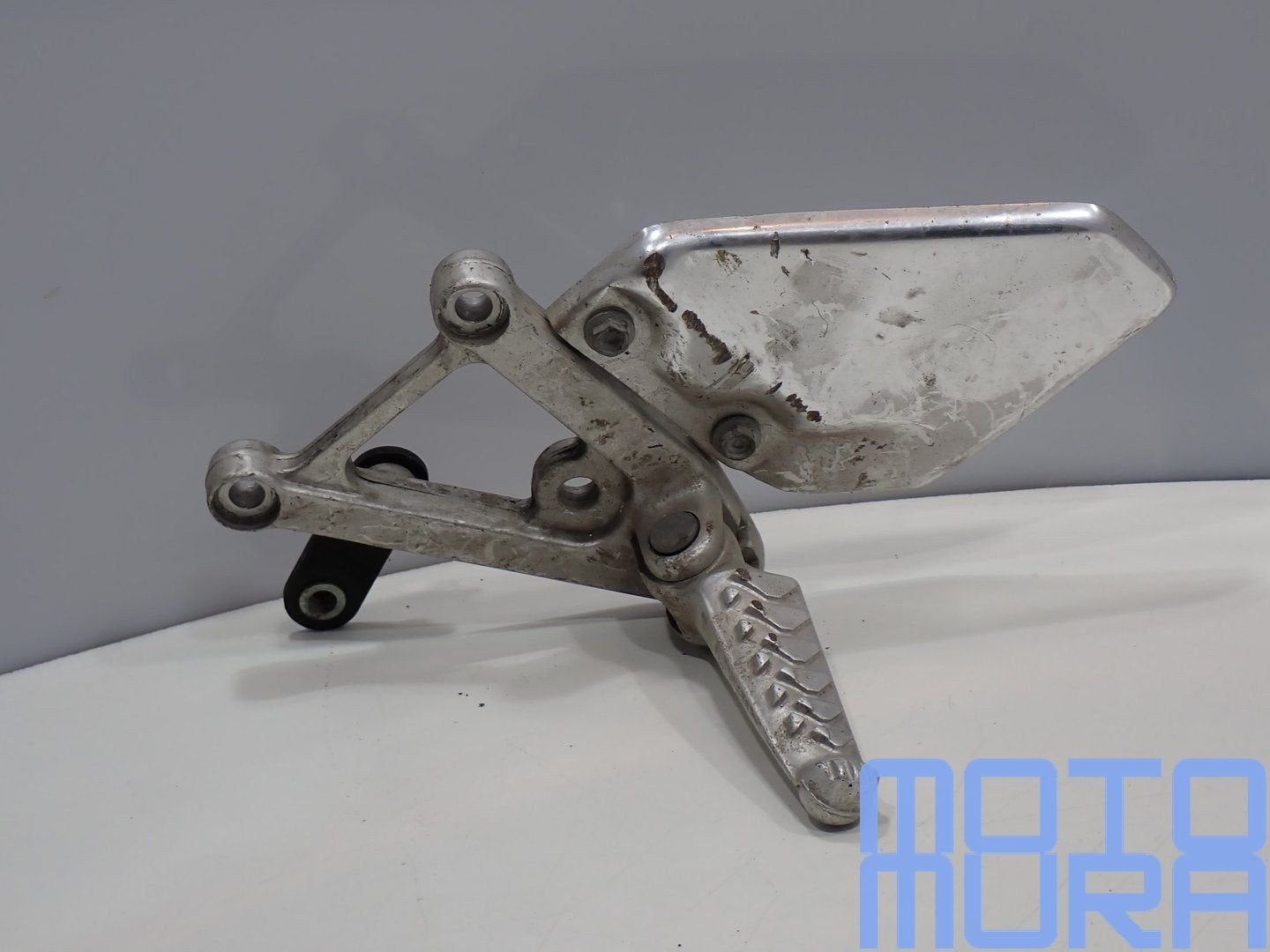 Voetsteun links voor de Aprilia RSV Mille 1000 1998 - 2003 G, Gebruikt, -, -, Ophalen of Verzenden