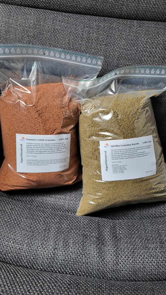 2 grote zakken Cichliden & Spirulina granulaat voor aquarium, Ophalen, Nieuw