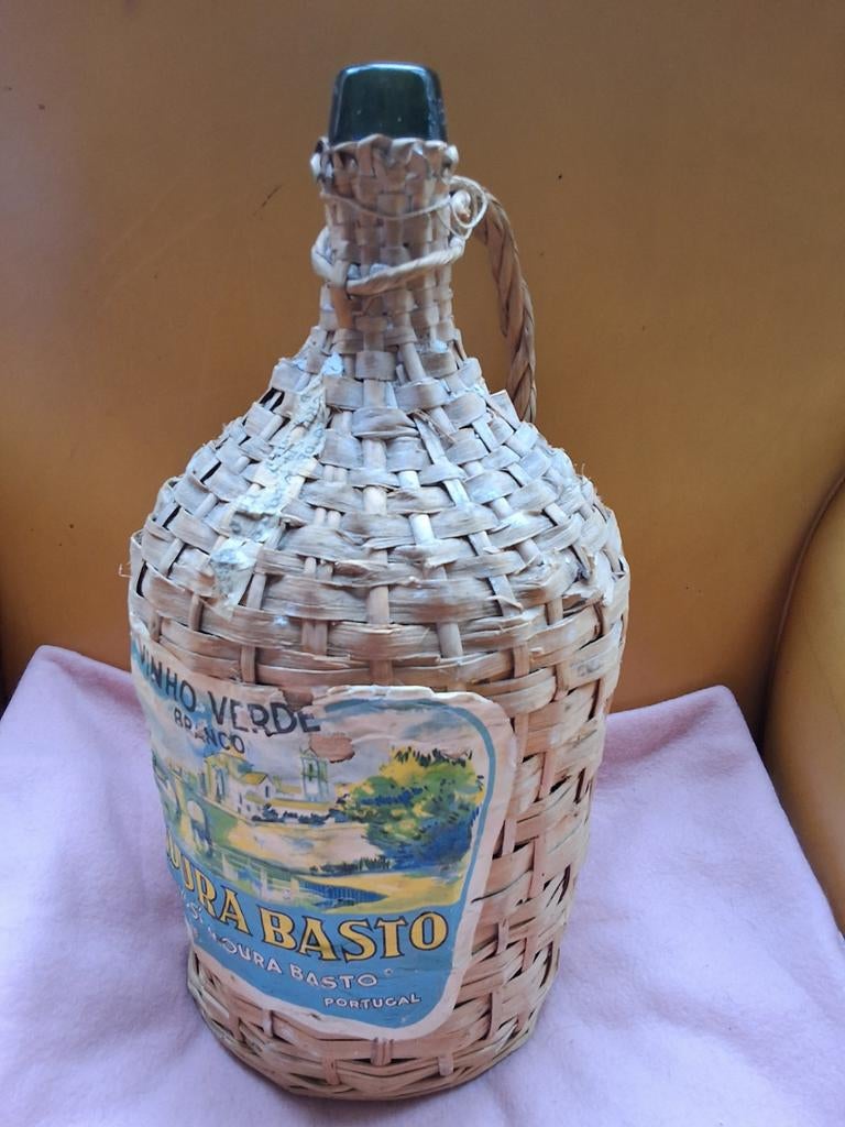 Vintage Vinho Verde Moura Basto Wijnfles met Riet, Ophalen of Verzenden