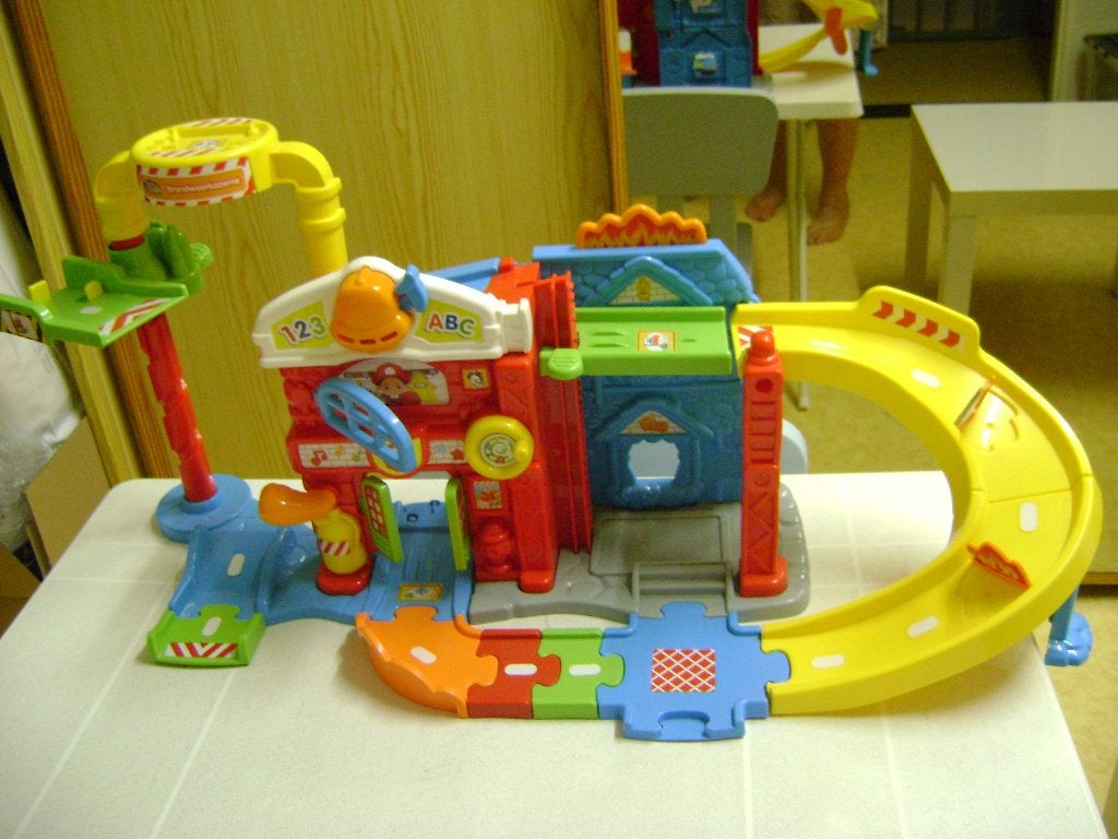 vitech brandweer kazerne toet toet 74lx36h met lift en bel, Kinderen en Baby's, Ophalen of Verzenden, Zo goed als nieuw, 2 tot 4 jaar