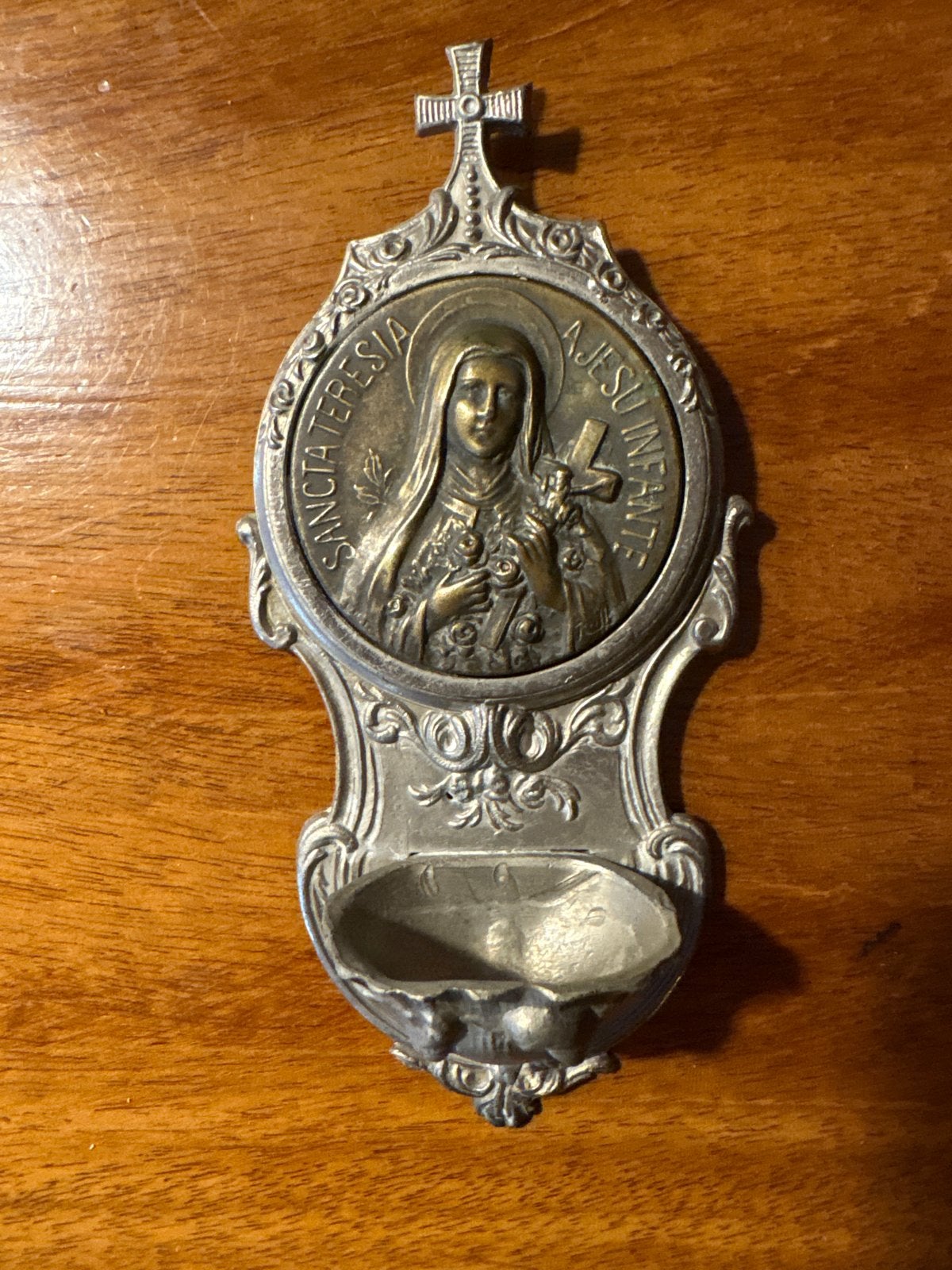 Antiek wijwaterbakje met Sint Theresia - Made in France, Ophalen of Verzenden