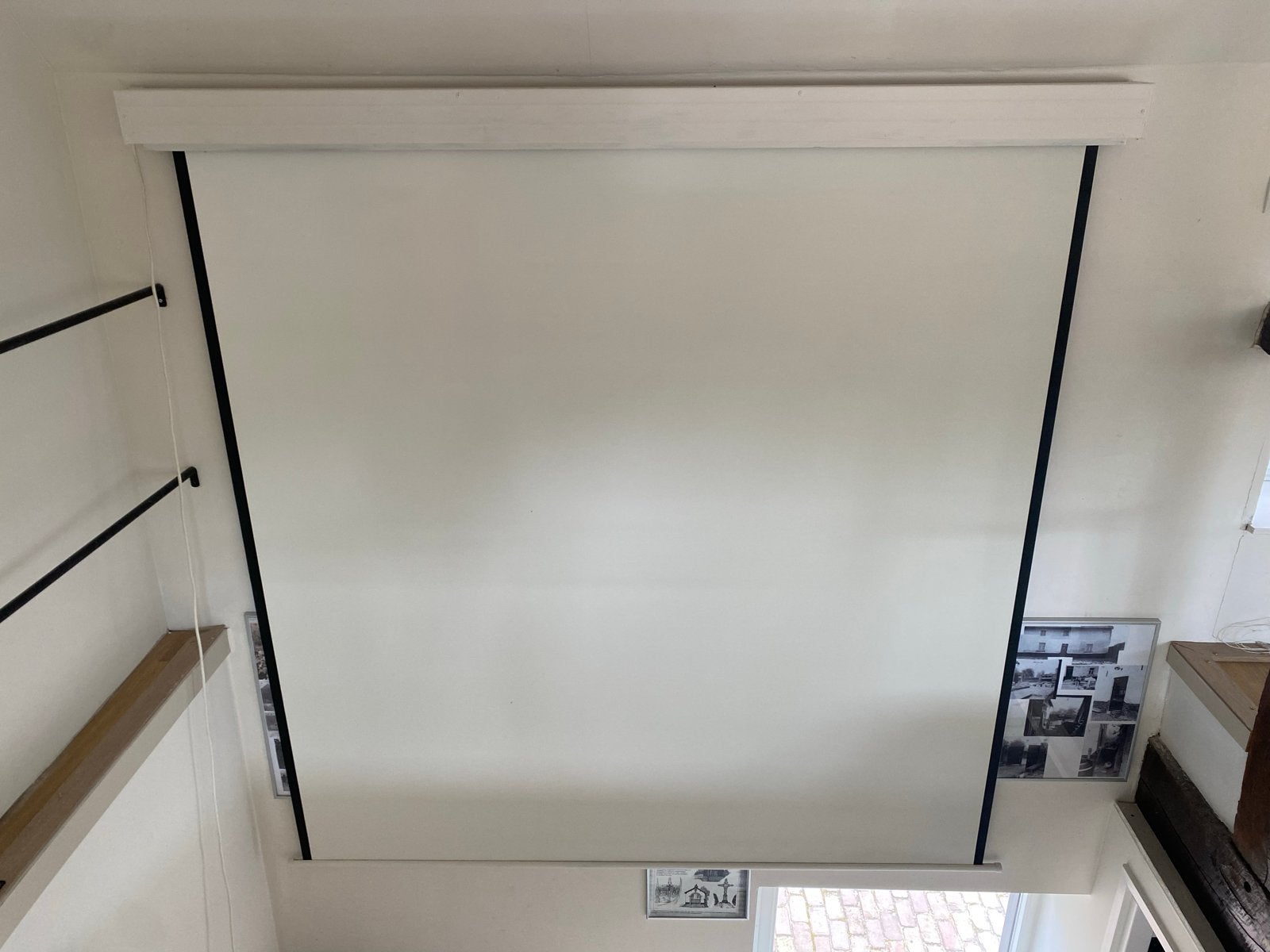 Projectiescherm beamerscherm electrisch bedienbaar 2 x 2.15, Ophalen, Elektrisch, Gebruikt