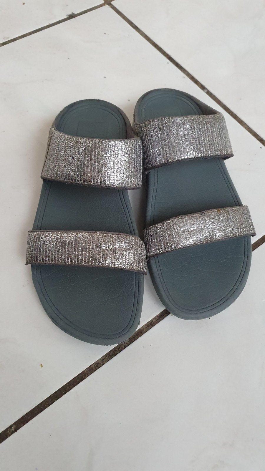 FitFlop sandalen met glitterbandjes, maat 38, Kleding | Dames, Schoenen, FitFlop, Grijs, Gedragen, Sandalen of Muiltjes
