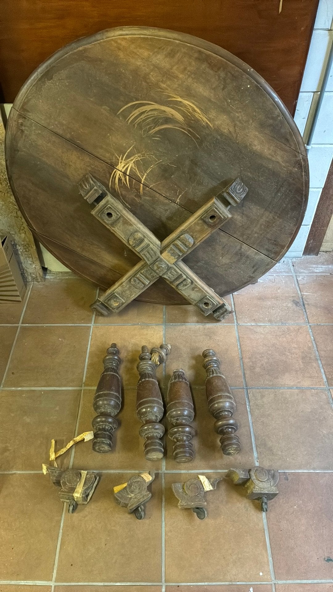 Antieke Spaanse salontafel, Ophalen