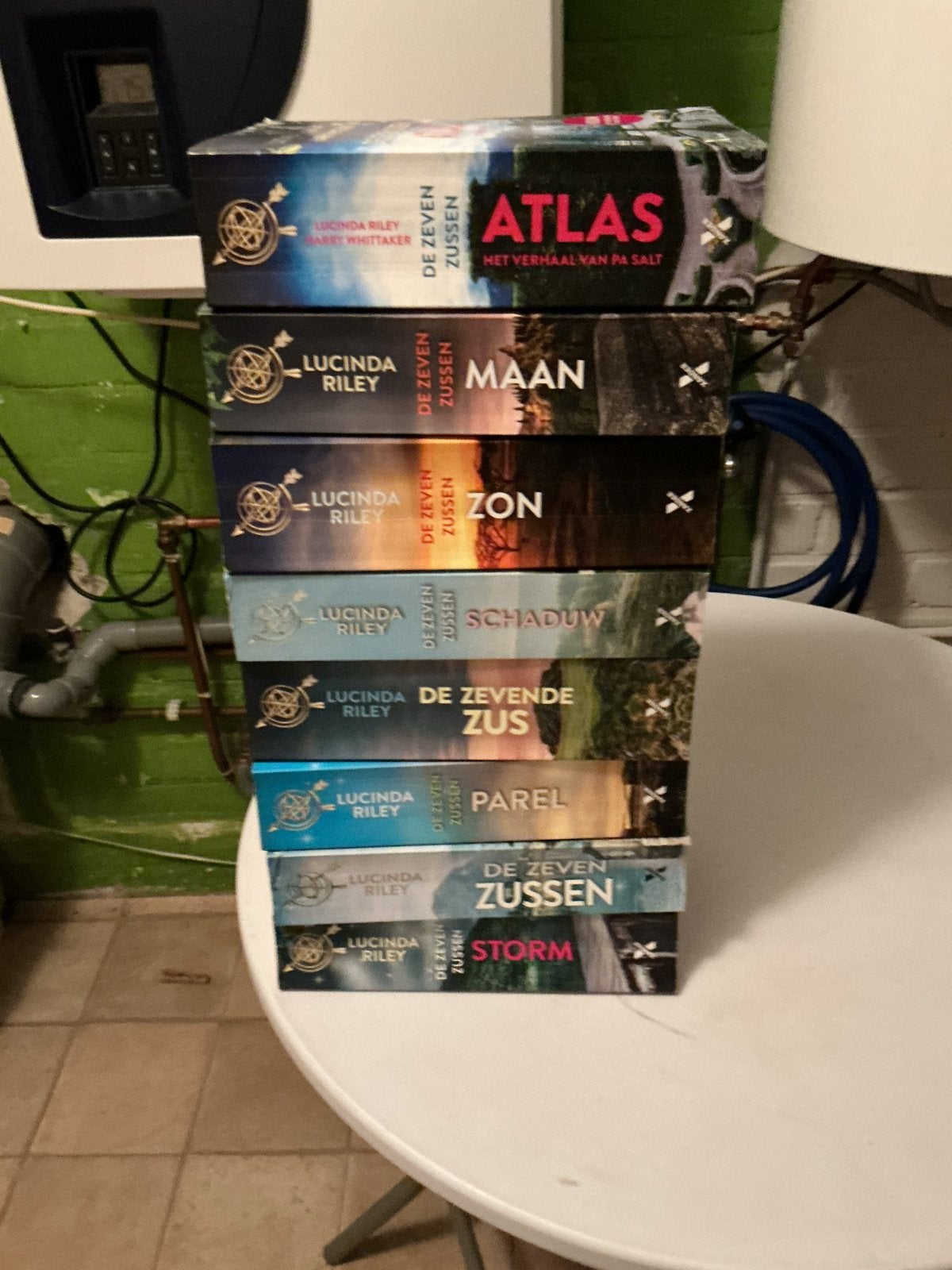 De Zeven Zussen serie - Lucinda Riley - Complete set, Boeken, Ophalen of Verzenden, Zo goed als nieuw, Nederland