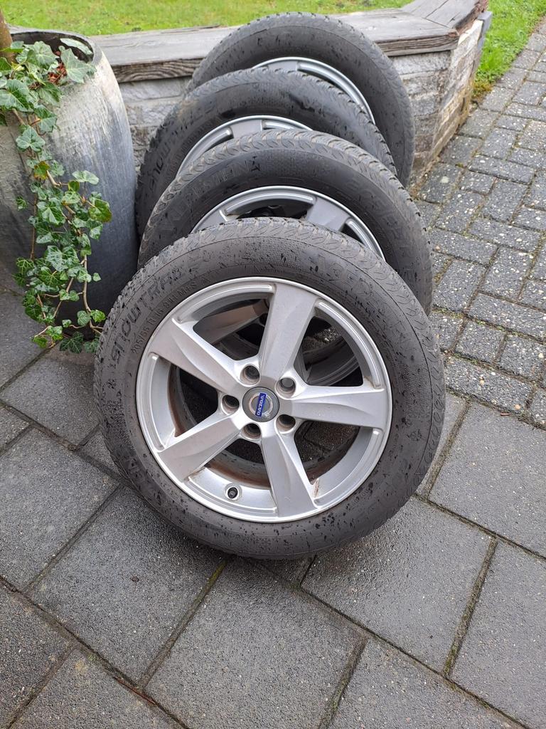 Volvo v40 banden, Ophalen of Verzenden, Gebruikt