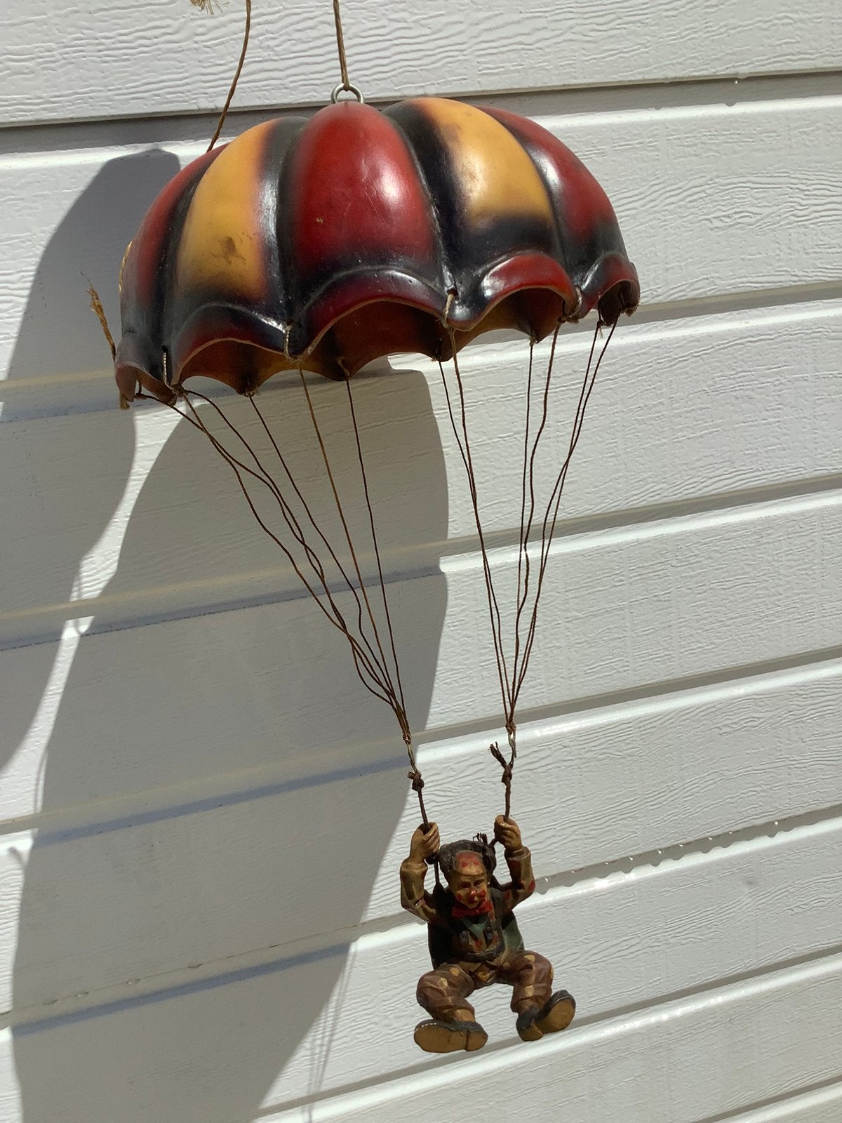 Hangende clown aan parachute, Verzamelen, Beelden en Beeldjes, Ophalen of Verzenden, Gebruikt