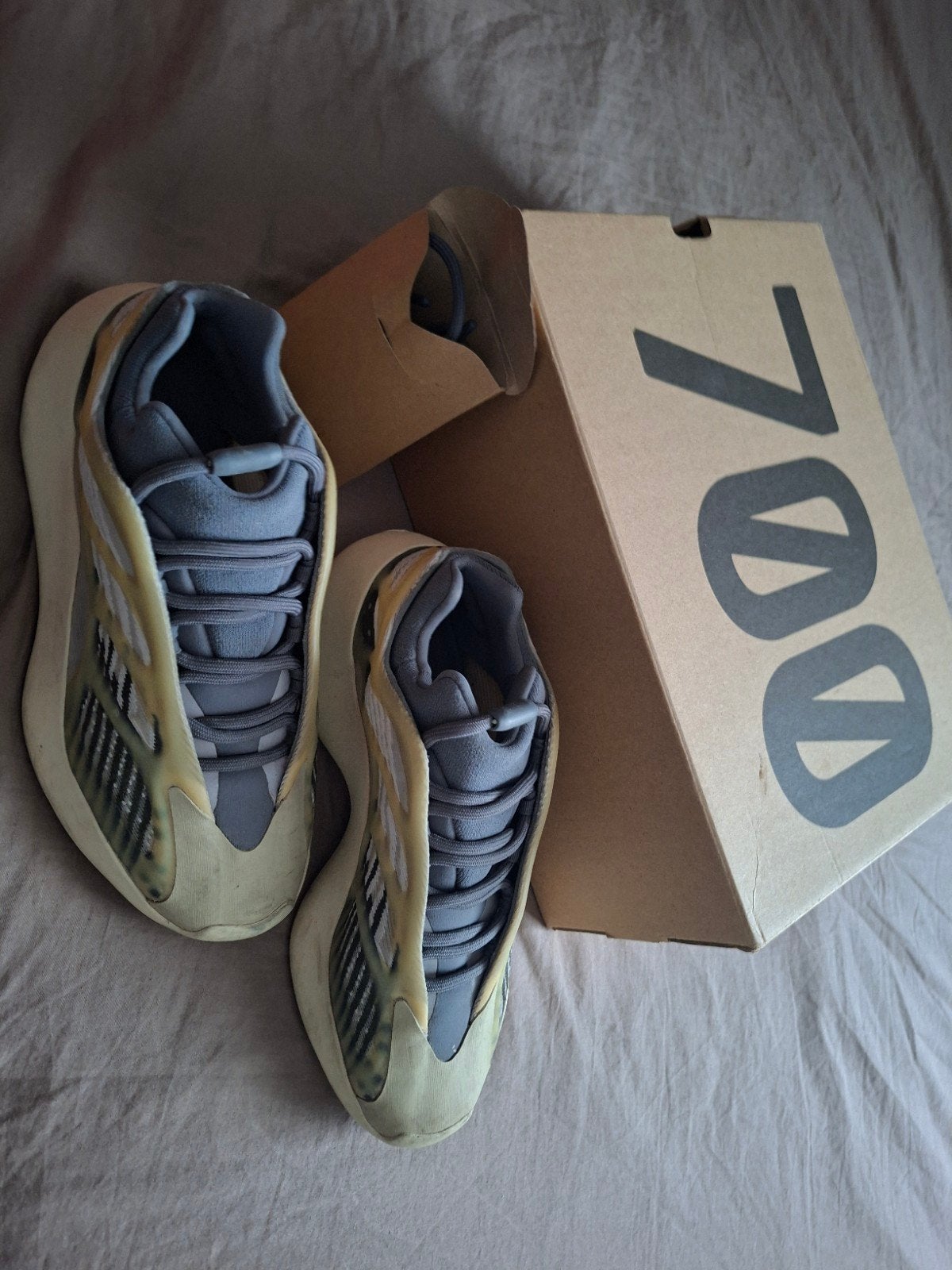 nog mooie yeezy 700 v3, maat39 1/3, Ophalen of Verzenden, Zo goed als nieuw, Sneakers of Gympen