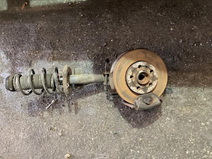 Schokdemperpoot links-voor van een Volkswagen Polo, Gebruikt, -, Volkswagen, -