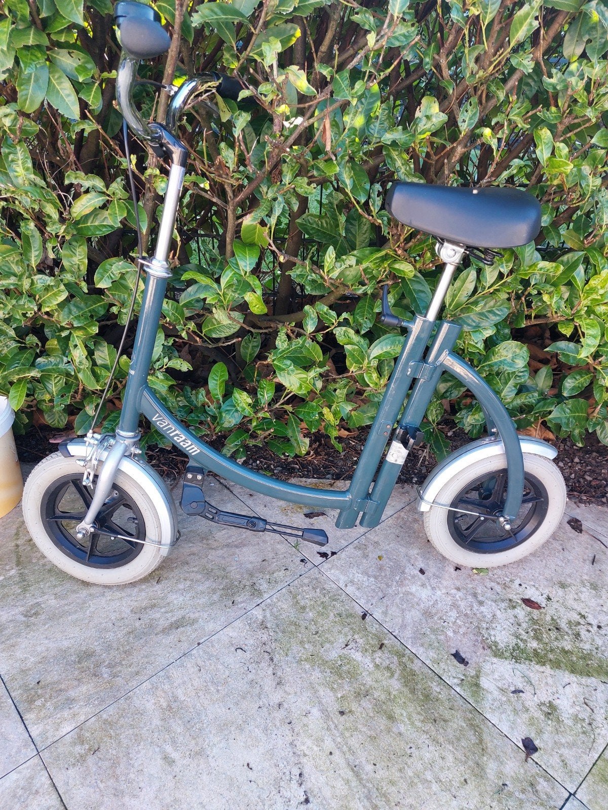 Van raam en zwarte NRG loopfiets, Ophalen of Verzenden, Zo goed als nieuw, Minder dan 14 inch