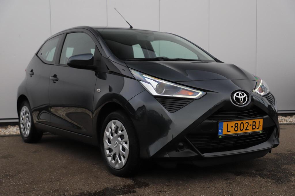 Toyota Aygo 1.0 VVT-i x-play Automaat Carplay Android/Naviga, Stof, Gebruikt, Euro 6, Met garantie (alle)