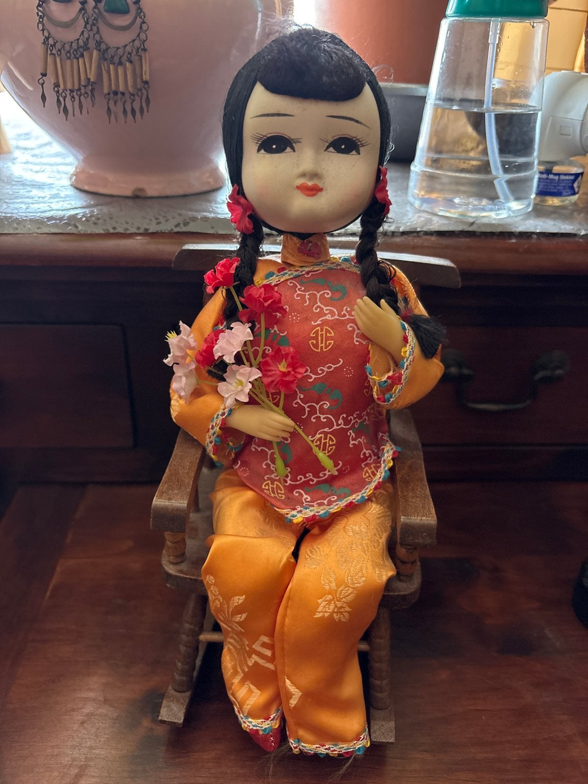 Vintage Chinese pop in klederdracht met bloemen, Verzamelen, Ophalen of Verzenden, Gebruikt, Pop