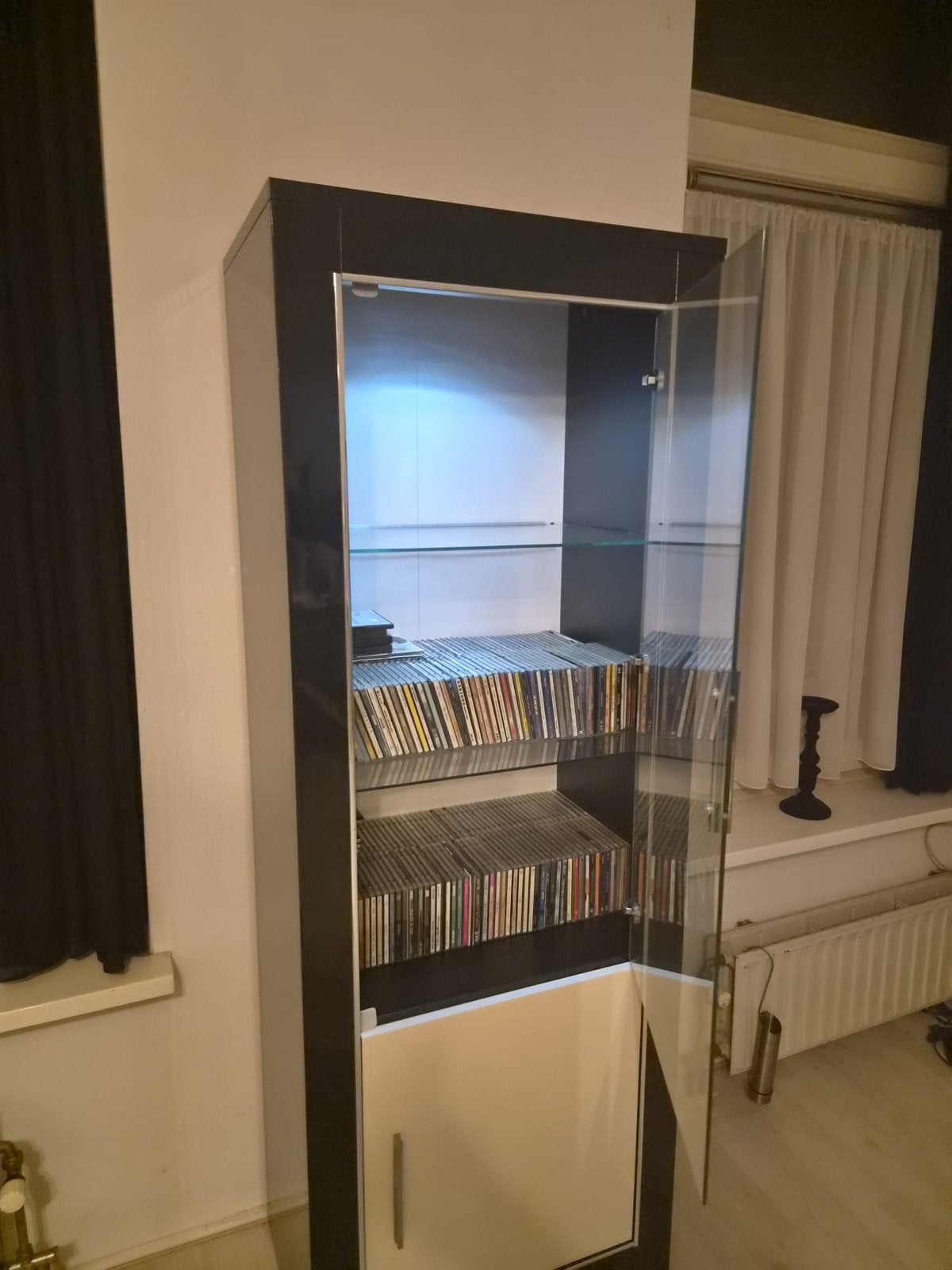 2 Vitrinekasten, waarvan 1 met ingebouwde verlichting, Ophalen, Gebruikt, 50 tot 100 cm, Glas