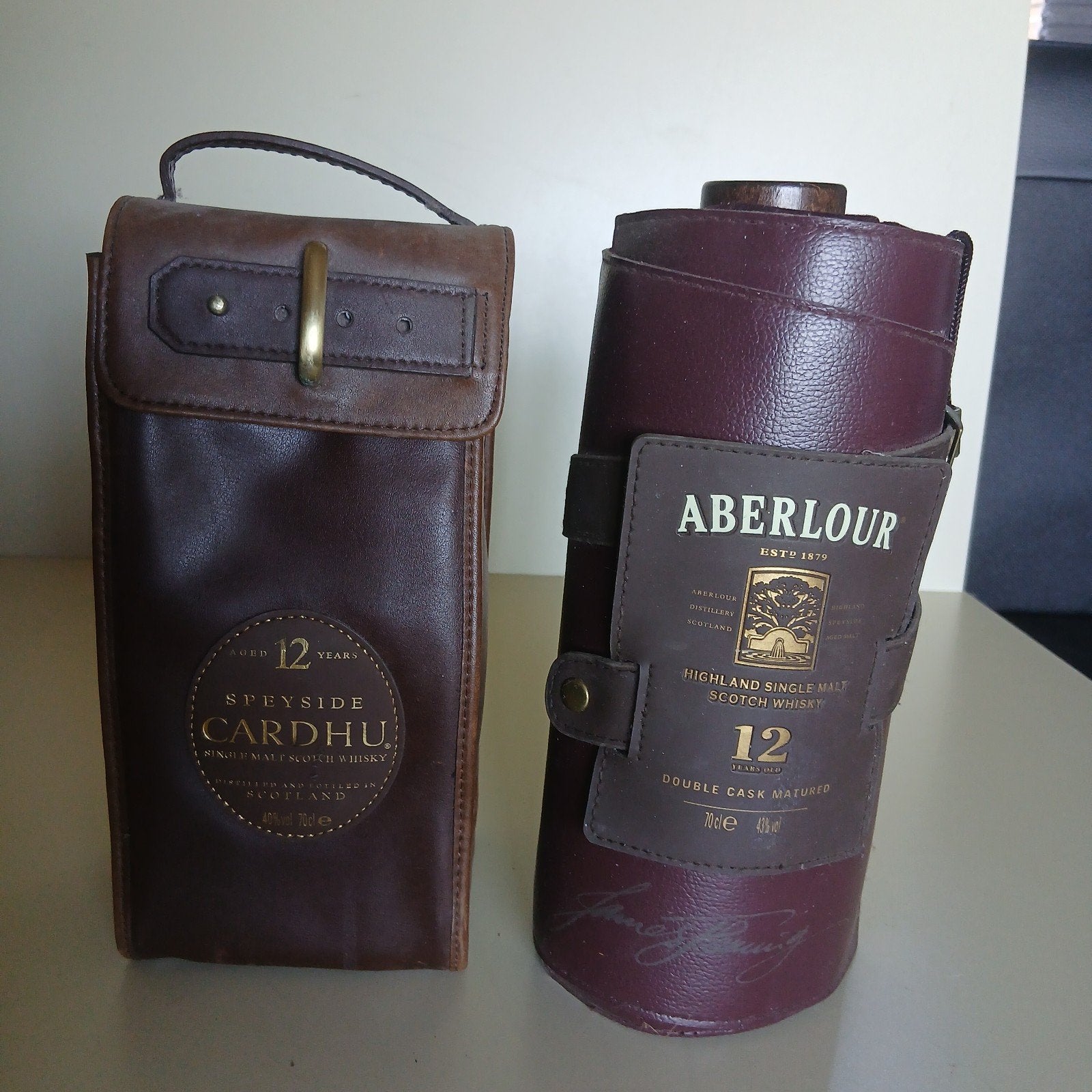 Twee Whisky flessen in hoes "Aberlour en Cardhu", Verzamelen, Merken en Reclamevoorwerpen, Ophalen of Verzenden, Verpakking