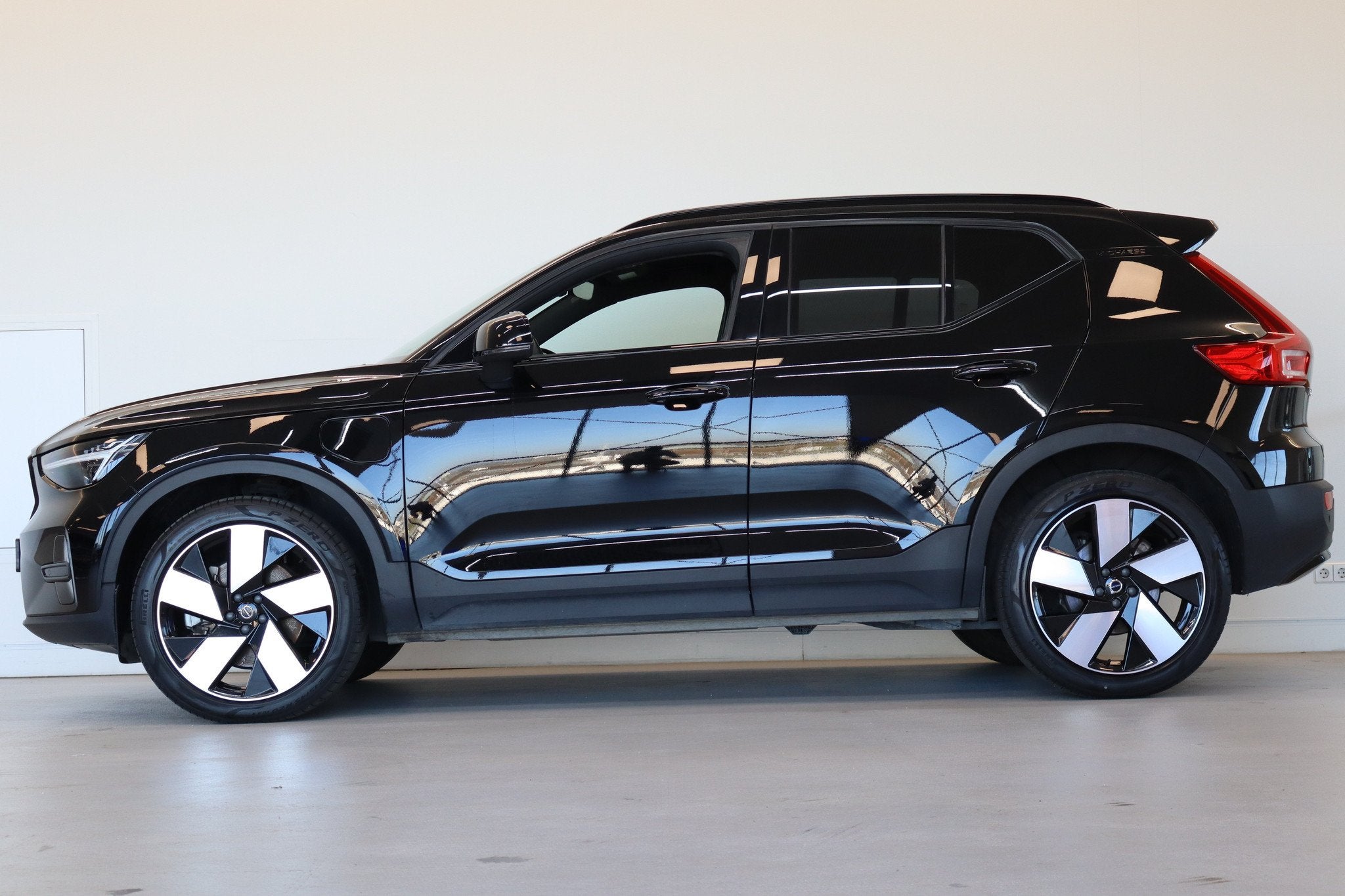 Volvo XC40 T4 211PK Plus Dark, Euro 6, 24 maanden, Zwart, Plug-in hybride