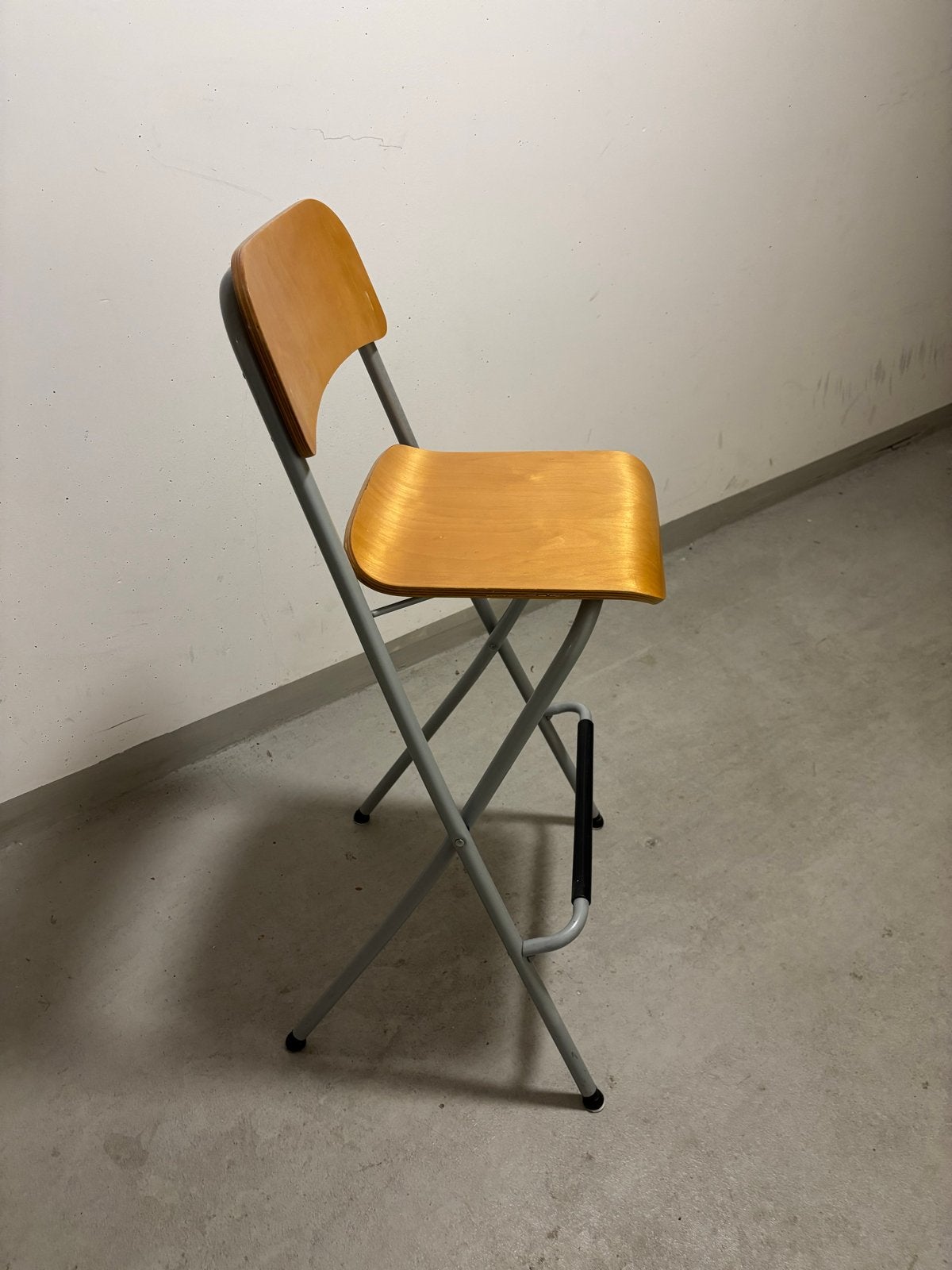 Opvouwbare barkruk - Hout en metaal, Gebruikt, Met voetsteun, Ophalen of Verzenden, Hout