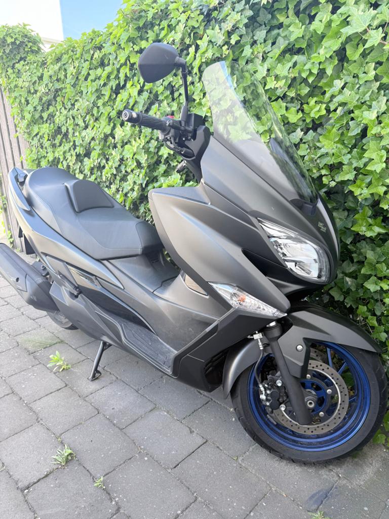 Suzuki Burgman 2023 - Slechts 2800 km - Incl. accessoires, Particulier, Gebruikt, Scooter