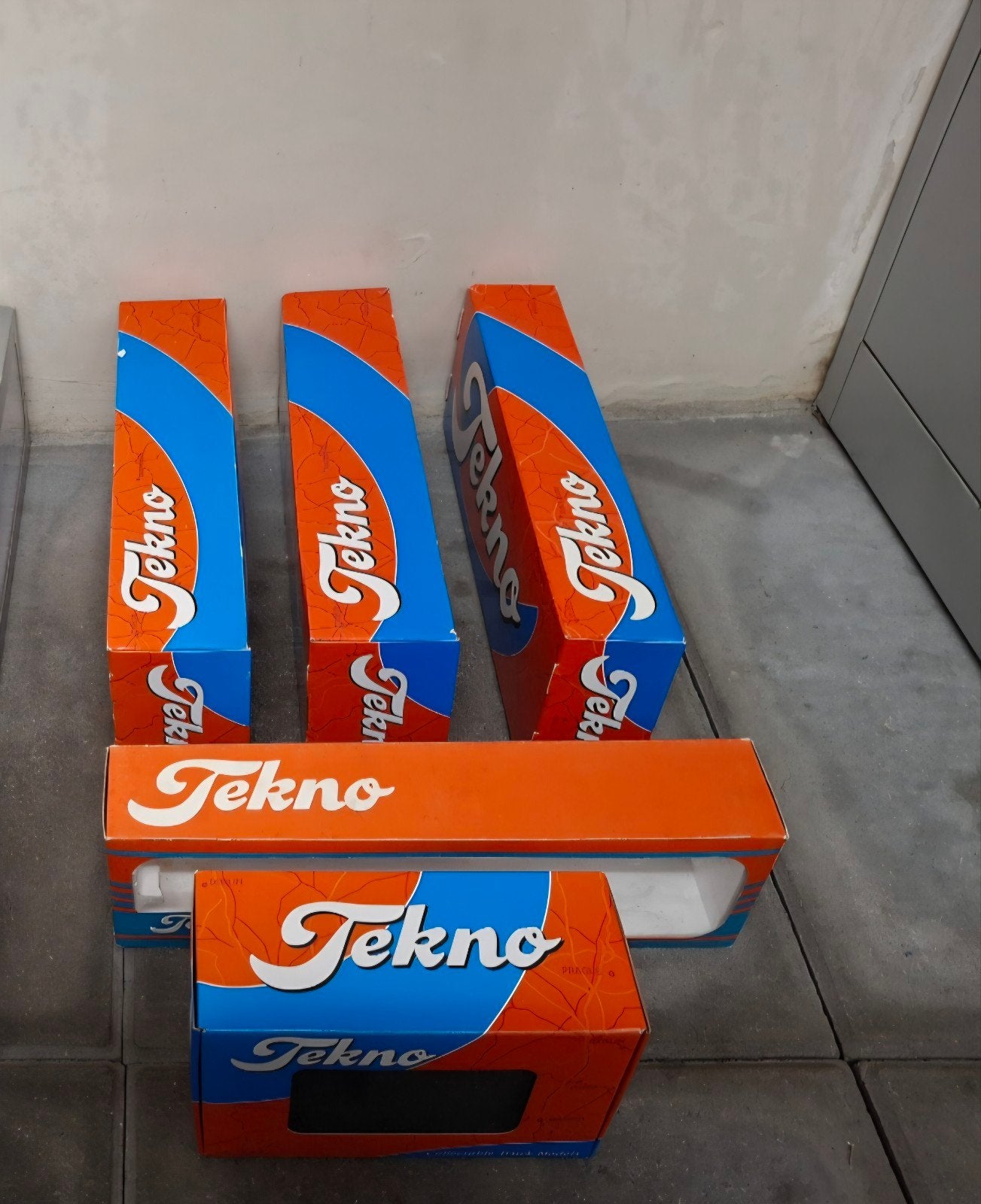 Tekno dozen, Hobby en Vrije tijd, Modelauto's | 1:50, Ophalen of Verzenden, Zo goed als nieuw, Bus of Vrachtwagen, Tekno