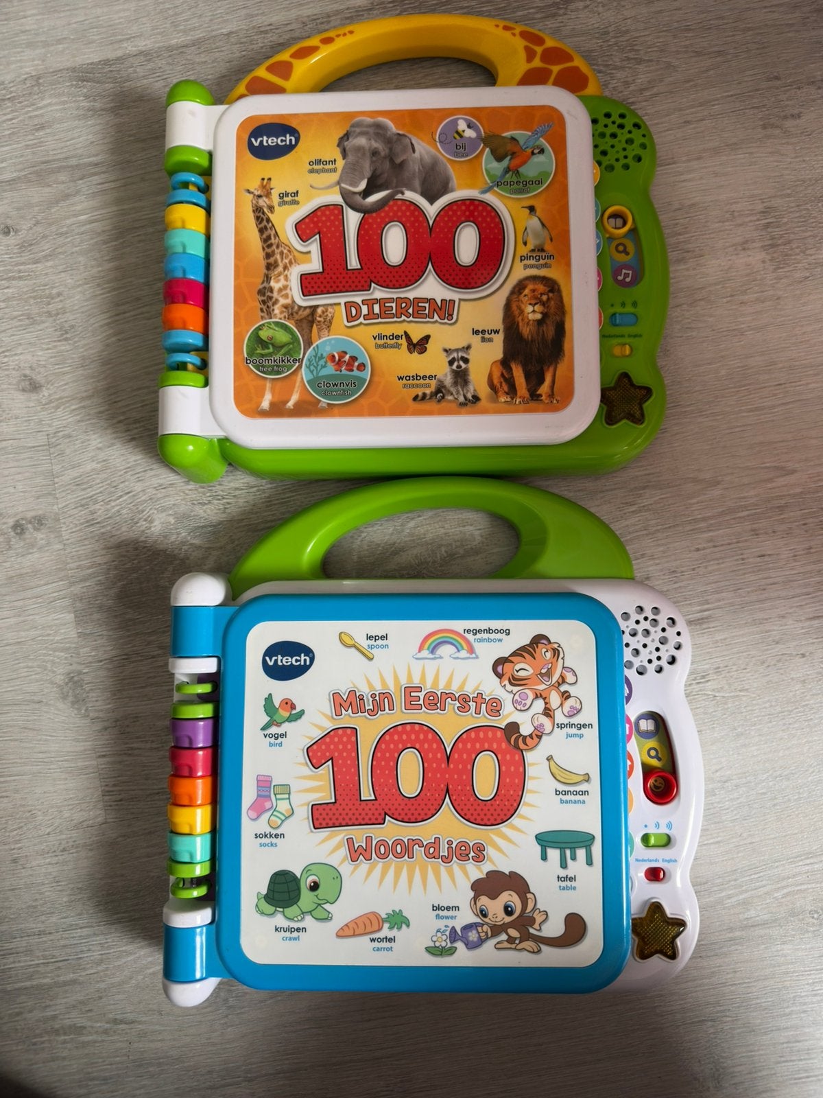 Vtech interactieve boekjss 100 woordjes/dieren NL/ENG, Ophalen, Zo goed als nieuw, 6 maanden tot 2 jaar