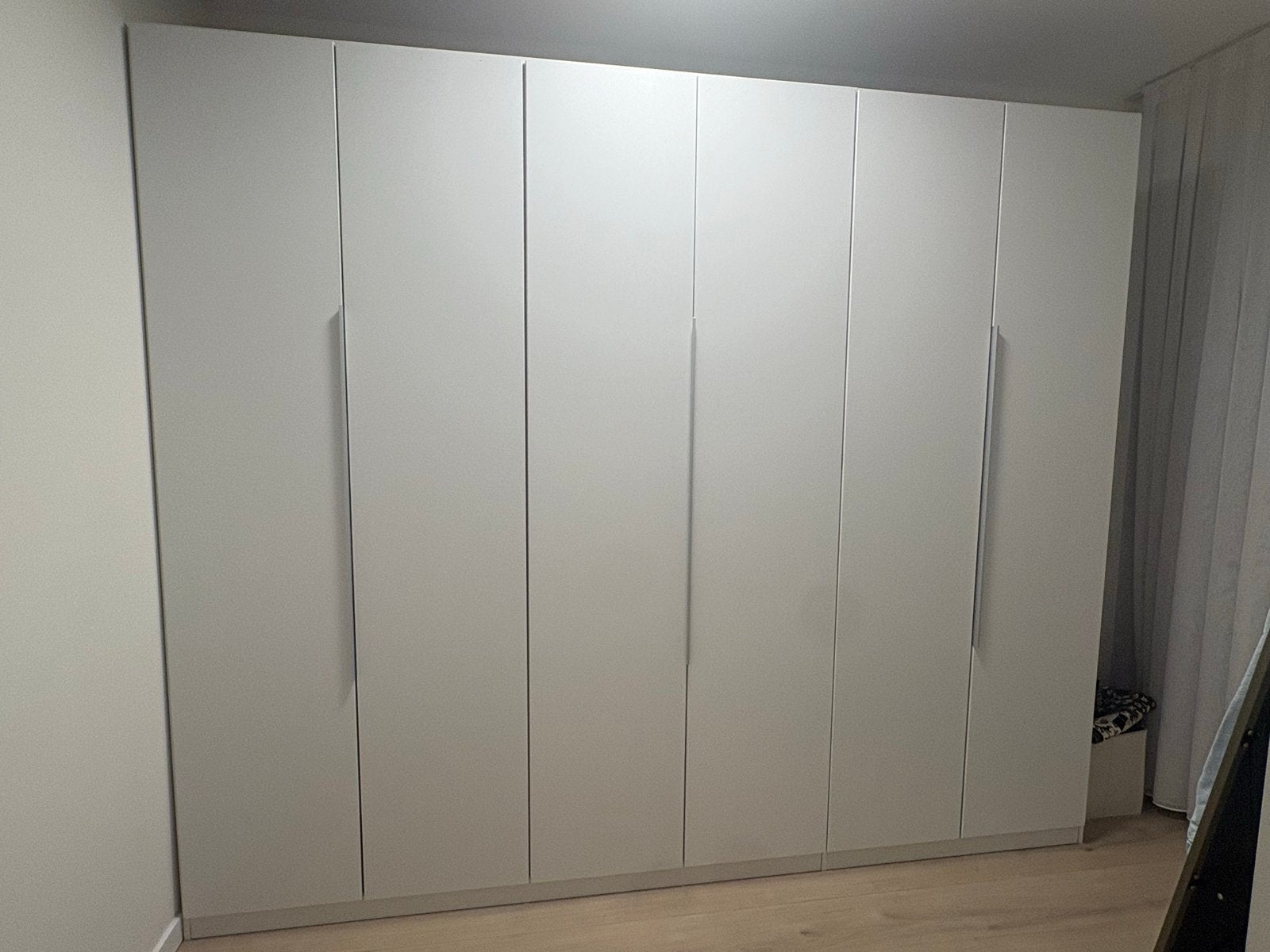 Grote witte kledingkast met zes deuren, Ophalen, Overige materialen, Gebruikt, 200 cm of meer