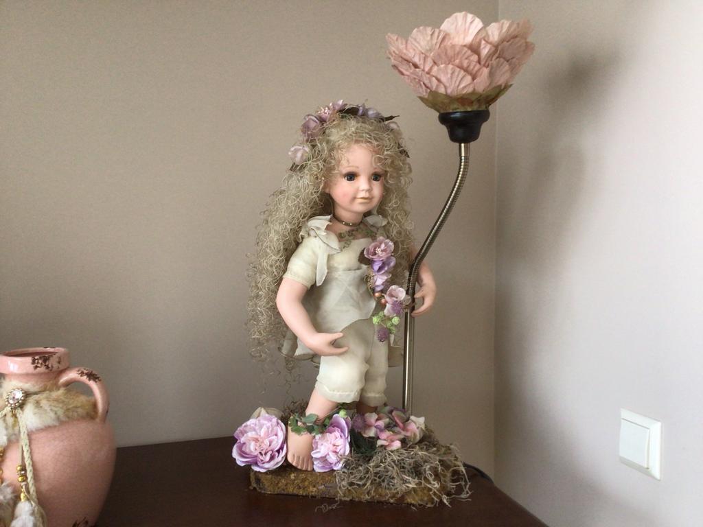 Lamp rose kap met rozen en porseleinen popje - 60 cm hoog, Ophalen, Gebruikt