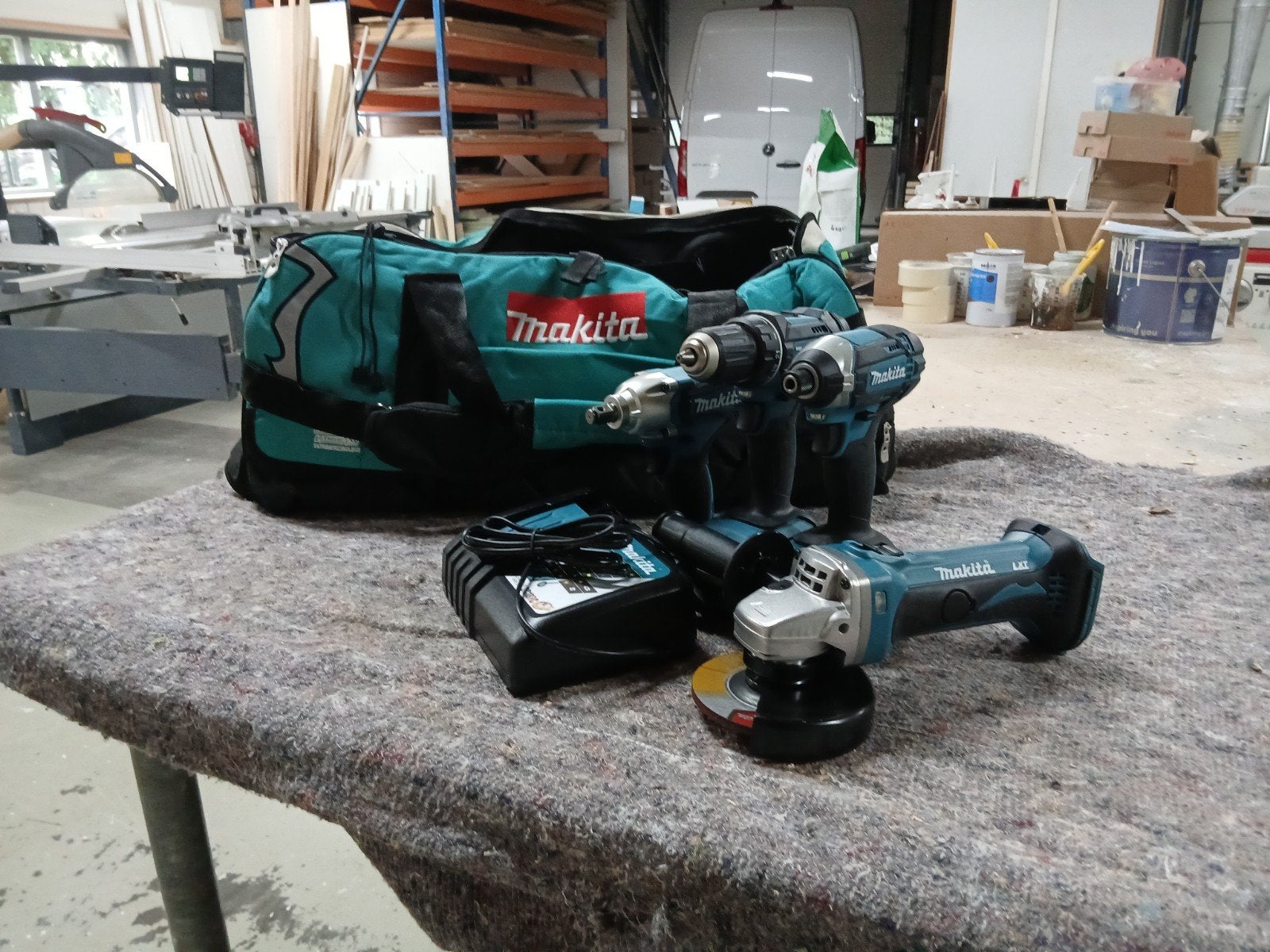 Makita set: Boormachine, Slagmoersleutel, Slijper, Accu's, Doe-het-zelf en Verbouw, Gereedschap | Boormachines, Ophalen, Nieuw