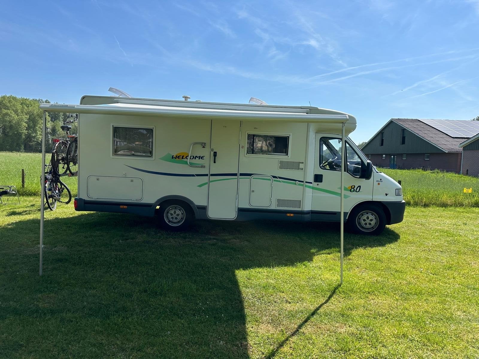 Goed onderhouden half-integraal camper, APK tot 2027, Reservewiel, Dakluik, 6 tot 7 meter, Particulier