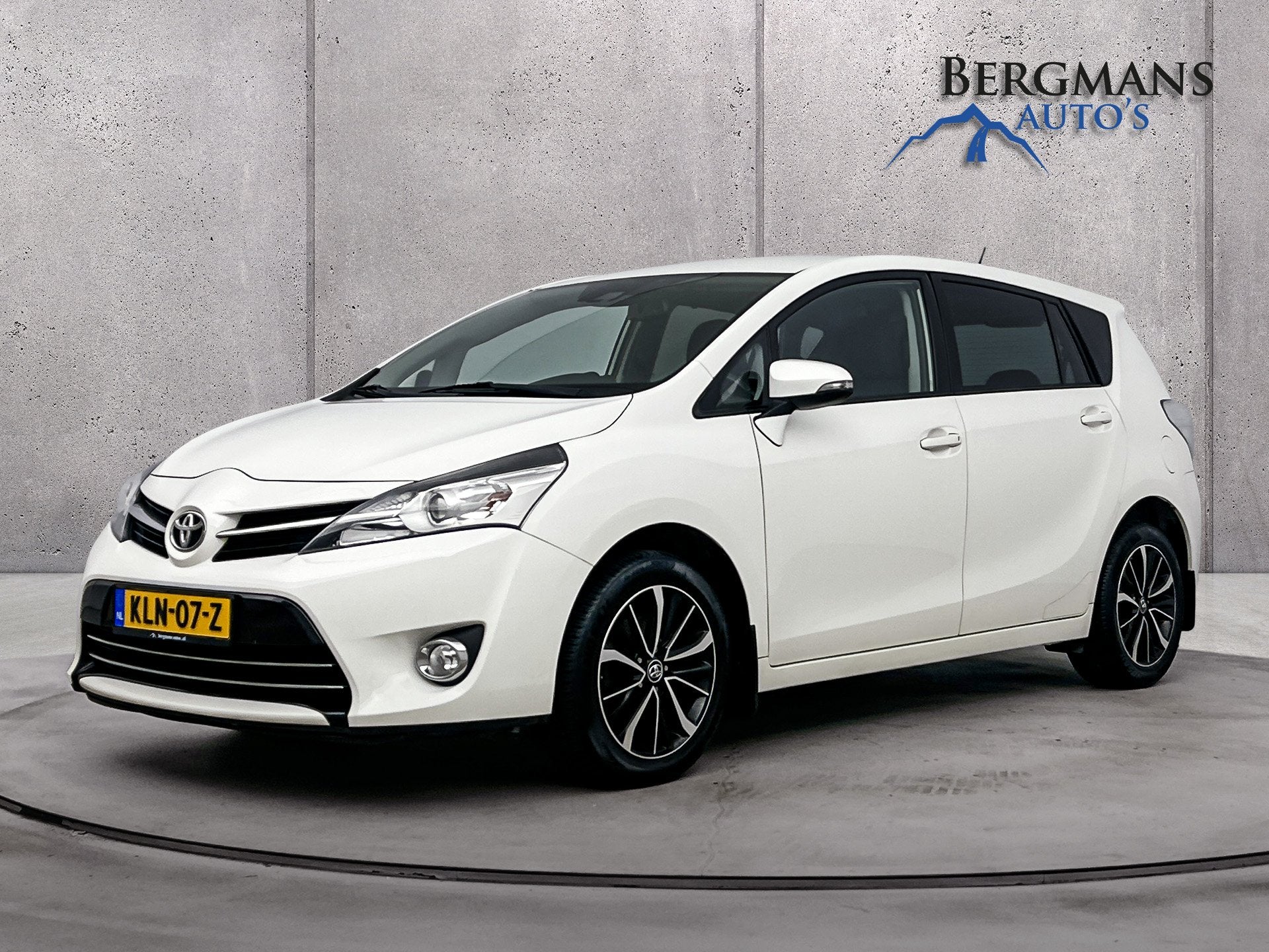 Toyota Verso 1.6 VVT-i Dynamic 50th anniversary // DEALEROND, Auto's, Toyota, Dealer onderhouden, Gebruikt, 4 cilinders, Bedrijf