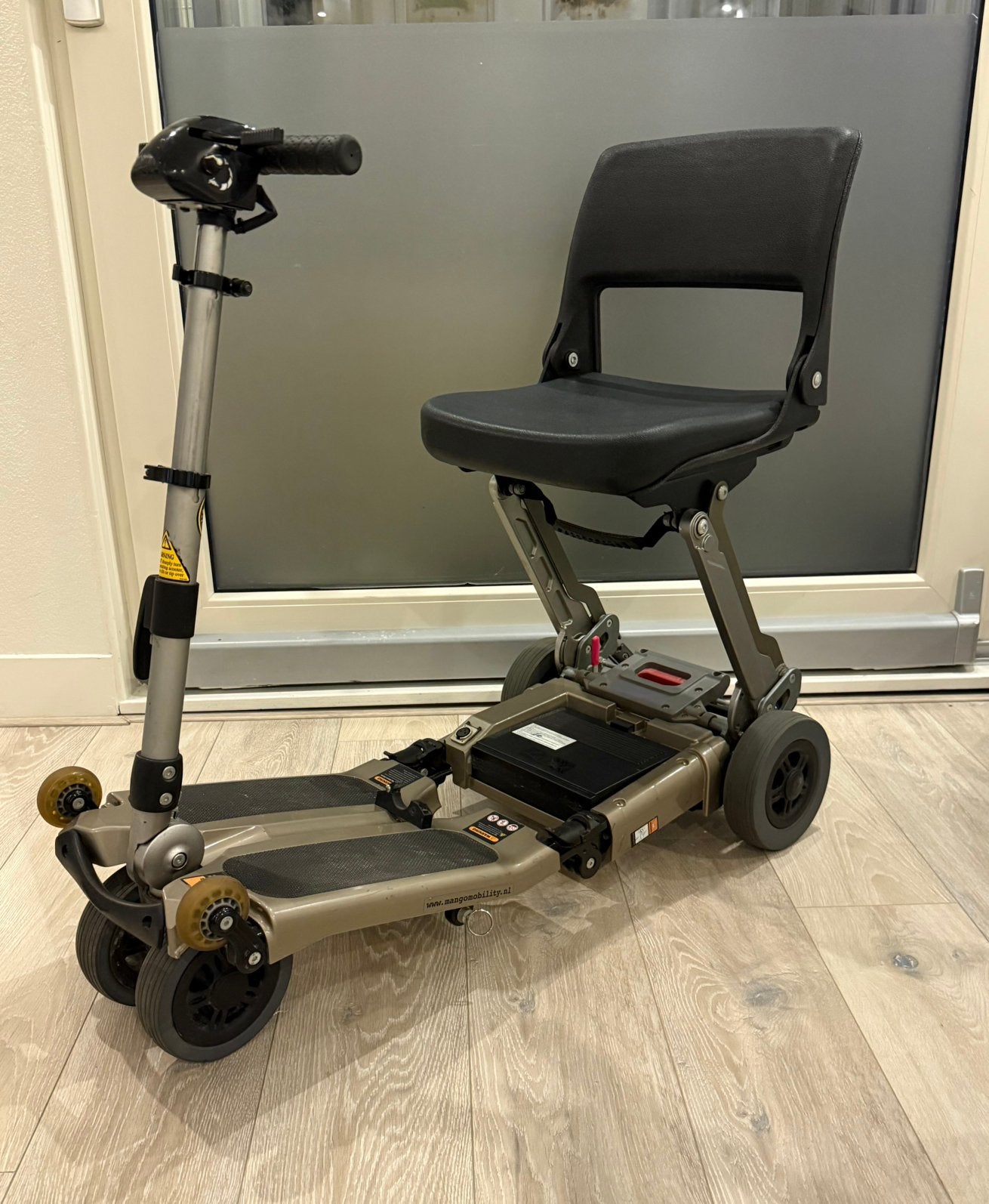 Opvouwbare scootmobiel Mango Luggie Light NIEUWSTAAT, Diversen, Rolstoelen, Ophalen, Inklapbaar, Zo goed als nieuw, Elektrische rolstoel