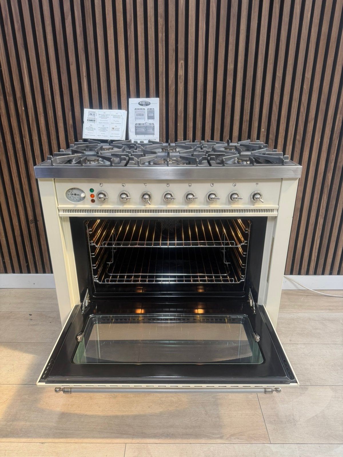 Prachtige 6-pits crème Boretti Fornuis (Gratis bezorgen), 5258sh, 60 cm of meer, Ophalen of Verzenden, Zo goed als nieuw