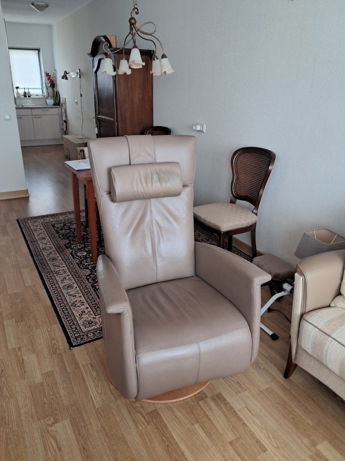 Leren fauteuil met draaivoet, Ophalen, Gebruikt, Modern comfort, 75 tot 100 cm