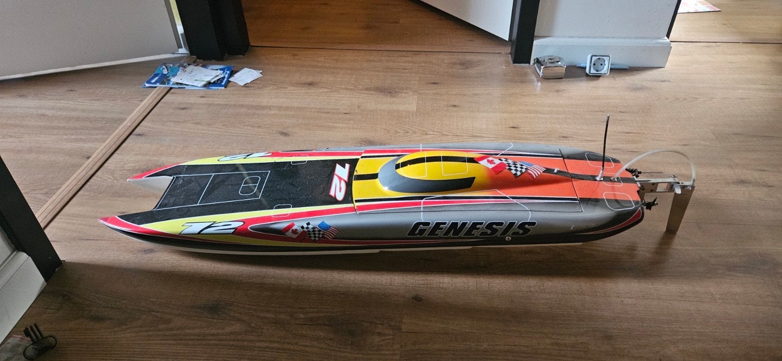RC Speedboot Genesis 104 cm  (opknapper), Ophalen of Verzenden, Gebruikt, Groter dan 1:32, Overige merken
