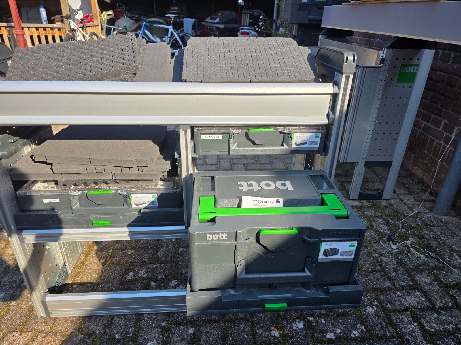 Bott bedrijfswageninrichting met lades en koffers, Ophalen
