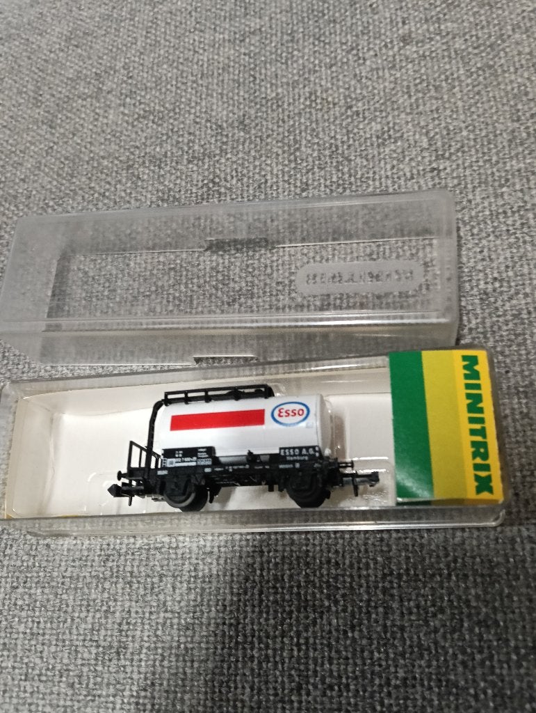 Minitrix N spoor 51 3542 00 Ketelwagen Esso, Gelijkstroom, Trix, Wagon, Ophalen of Verzenden