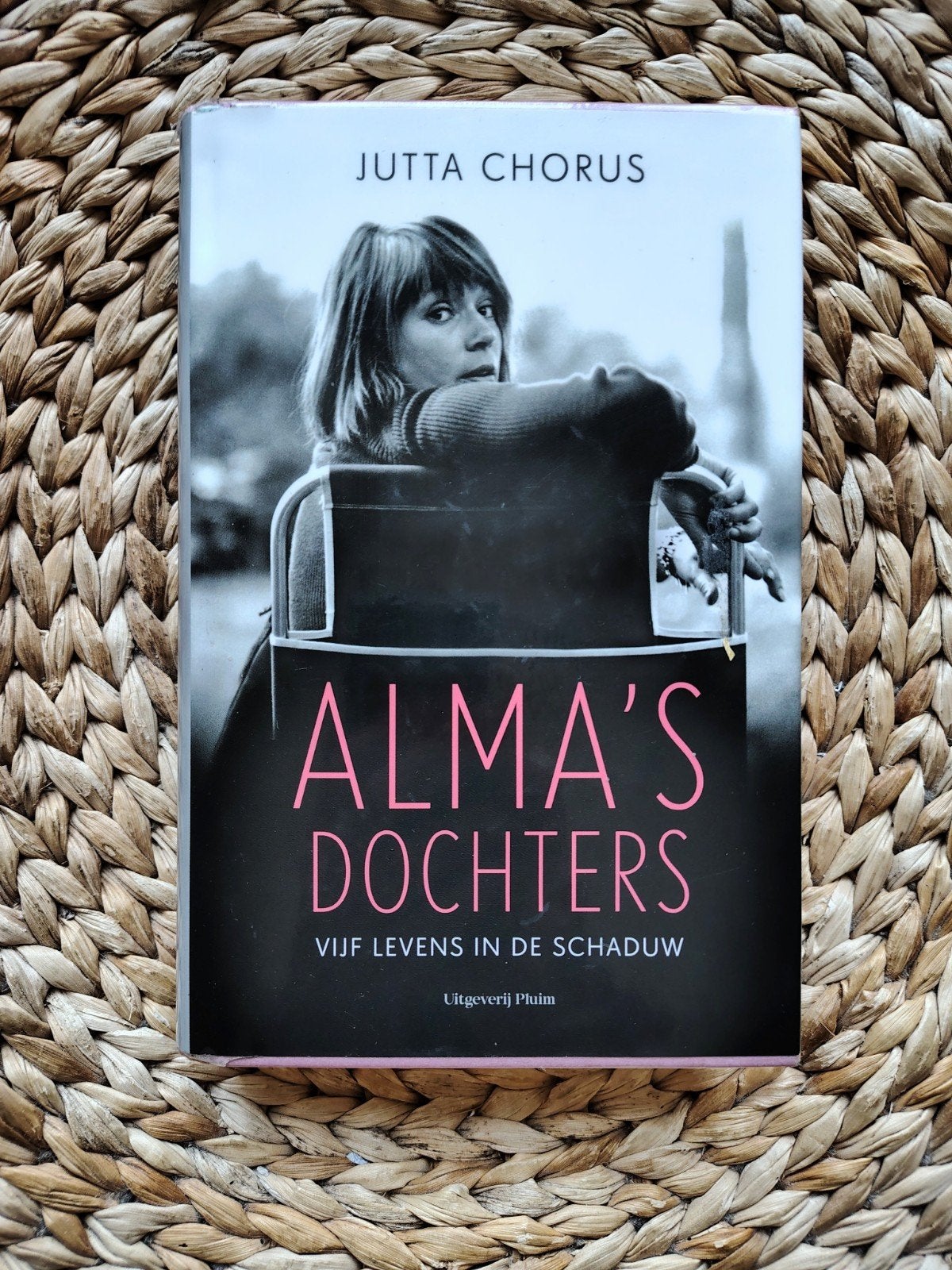 Jutta Chorus - Alma' s dochters, Boeken, Ophalen of Verzenden, Gelezen