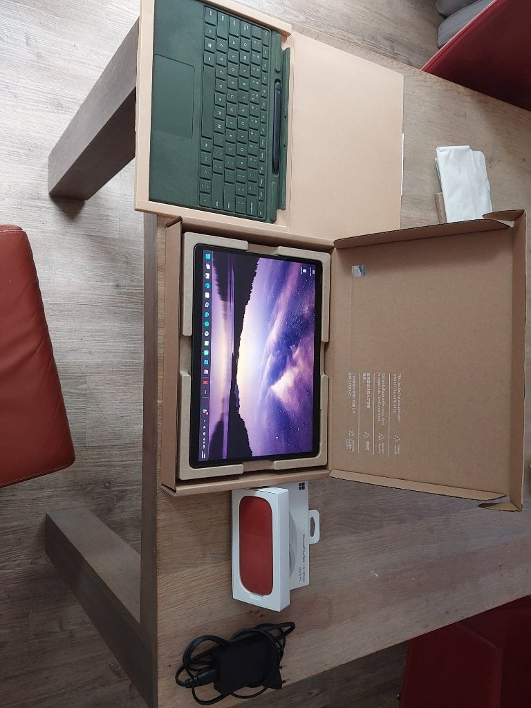 Microsoft Surface Pro 9 i7 16GB met toetsenbord, pen en muis, 256 GB, 2 tot 3 Ghz, Qwerty, 13 inch