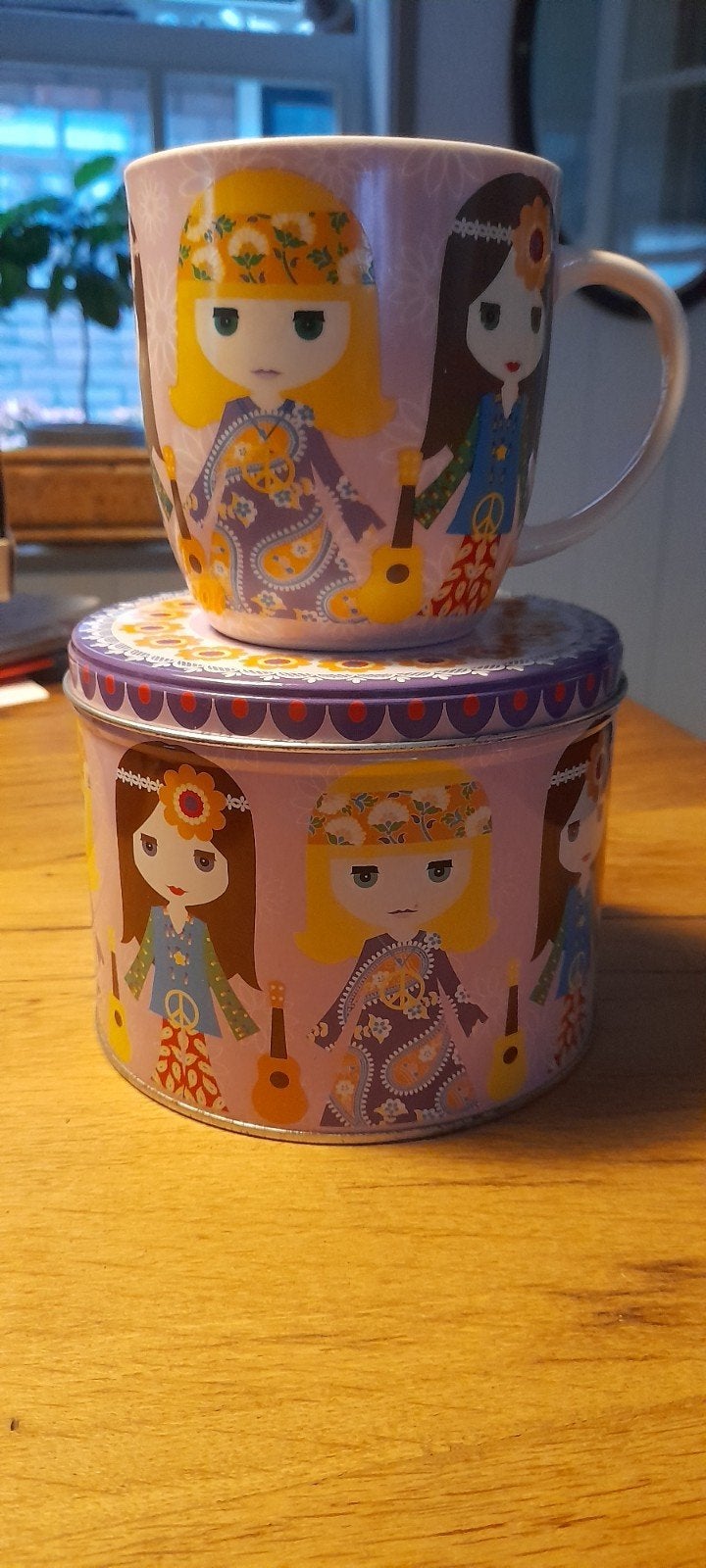 Maxwell & Williams Hippy Chicks mok en blik set, Vintage, Gebruikt, Meerkleurig, Ophalen of Verzenden