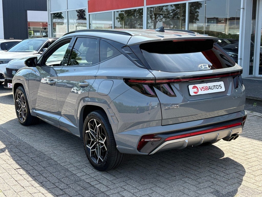 Hyundai TUCSON 1.6 T-GDI MHEV N-LINE 180PK NARDO-GREY NAVI C, Auto's, Gebruikt, Huisgarantie, Met garantie (alle), Leder