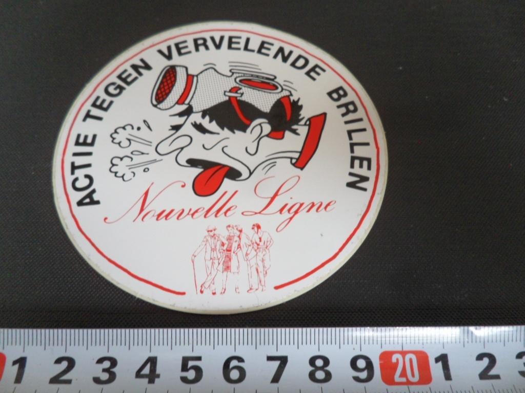 sticker Actie tegen vervelende brillen Nouvelle Ligne, Verzamelen, Ophalen, Zo goed als nieuw