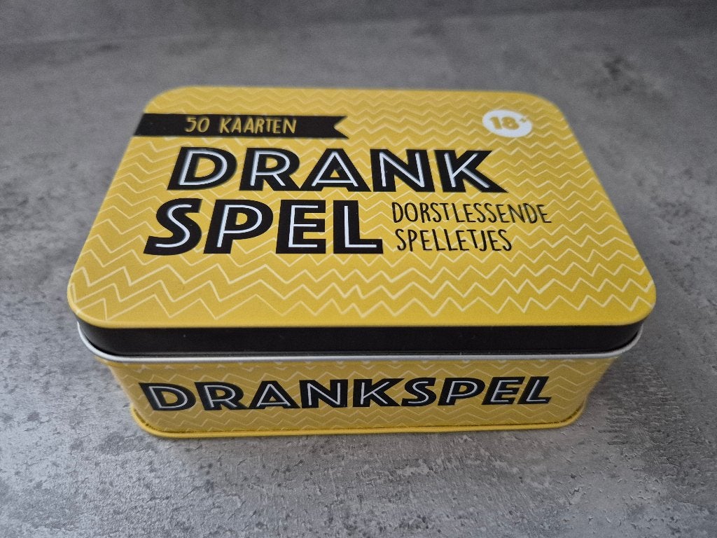 Drankspel in blik met 50 kaarten, Hobby en Vrije tijd, Gezelschapsspellen | Kaartspellen, Ophalen of Verzenden, Nieuw