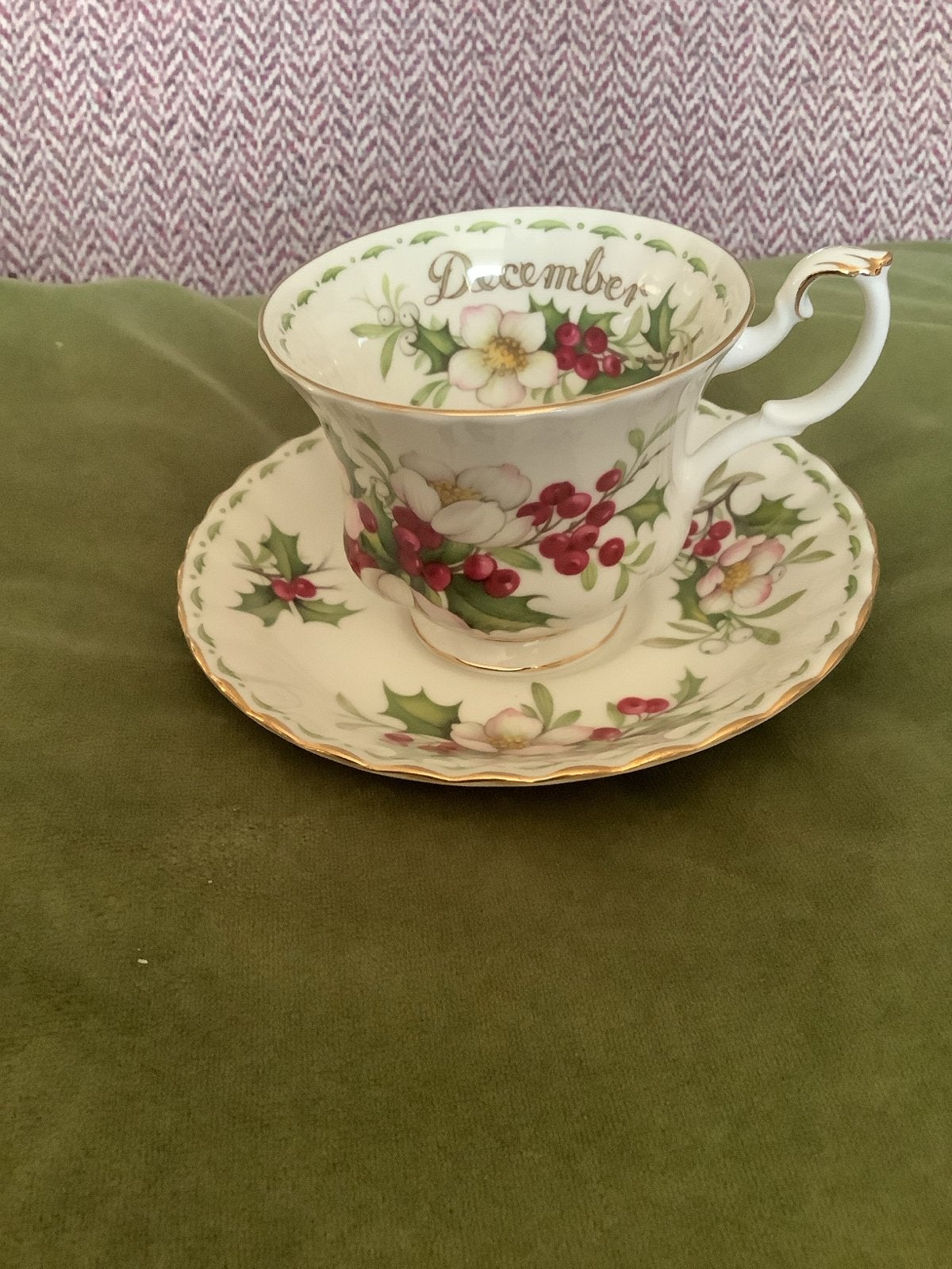 Royal Albert Flower of the Month December Kop en Schotel, Antiek en Kunst, Ophalen of Verzenden