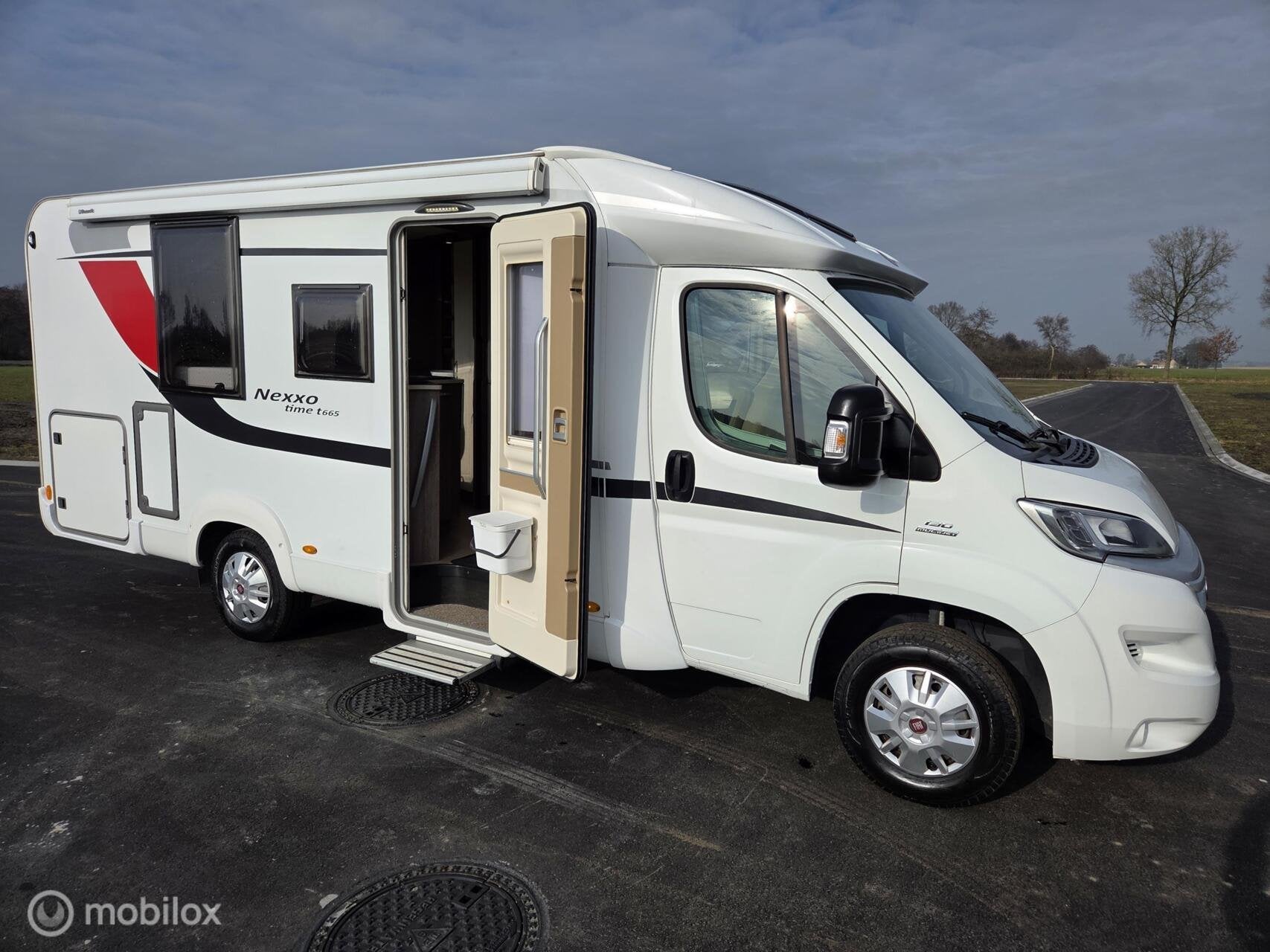 Bürstner Nexxo T665 Queensbed Cruise-131PK-Euro5-Solar, TV, Luifel, 6 tot 7 meter, Bedrijf